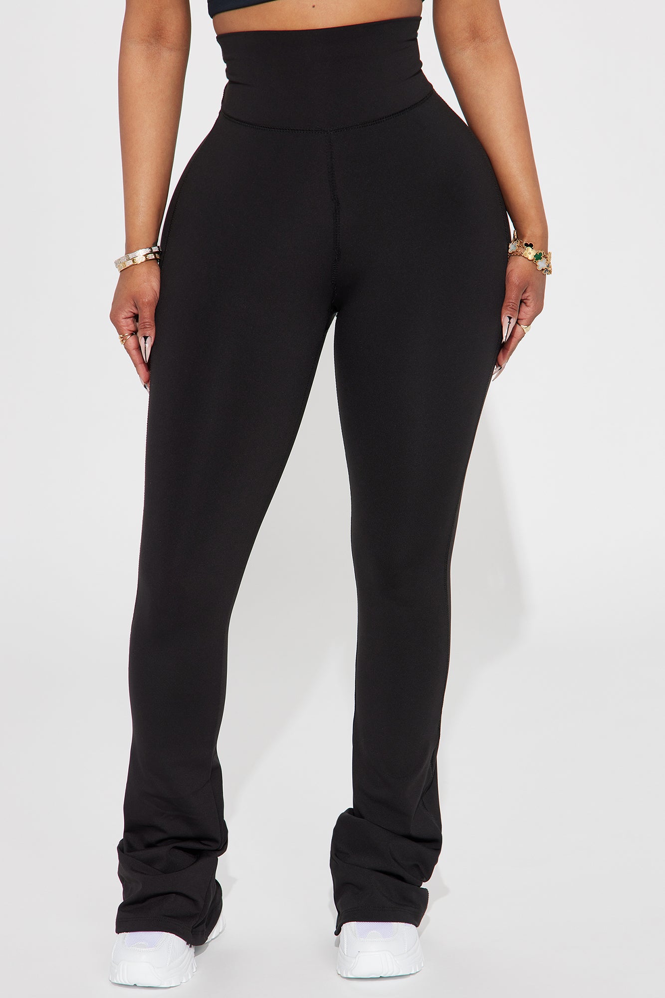 https://cdn.shopify.com/s/files/1/0293/9277/files/01-04-24_S2_19_M4892_Black_P_CZ_RL_12-36-58_27047_PXF.jpg?v=1749589106