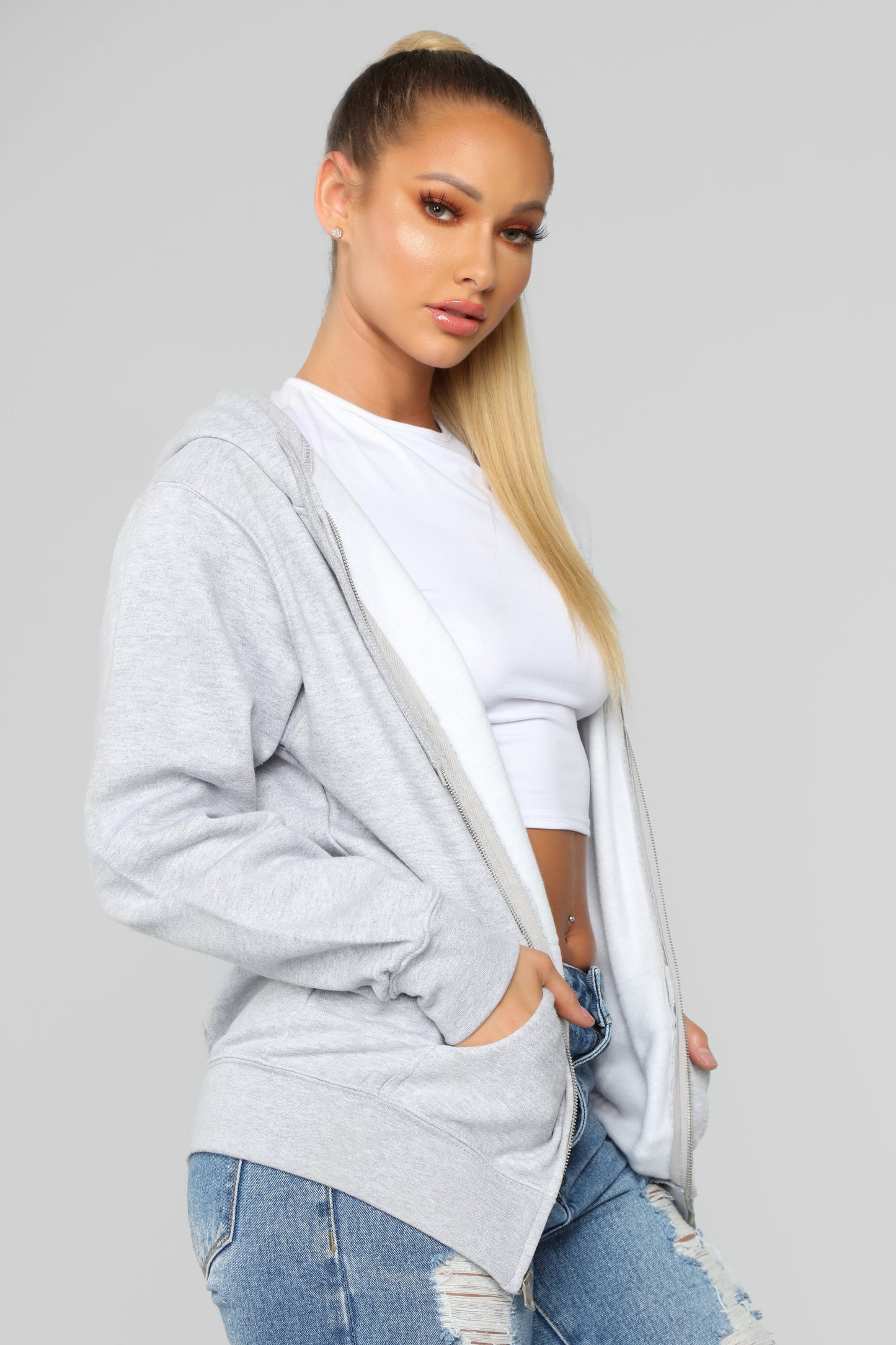https://cdn.shopify.com/s/files/1/0293/9277/products/01-18-19_Studio_3_RM_14-45-02_MGZIP01_HeatheredGrey_0868_AJ.jpg?v=1571440426