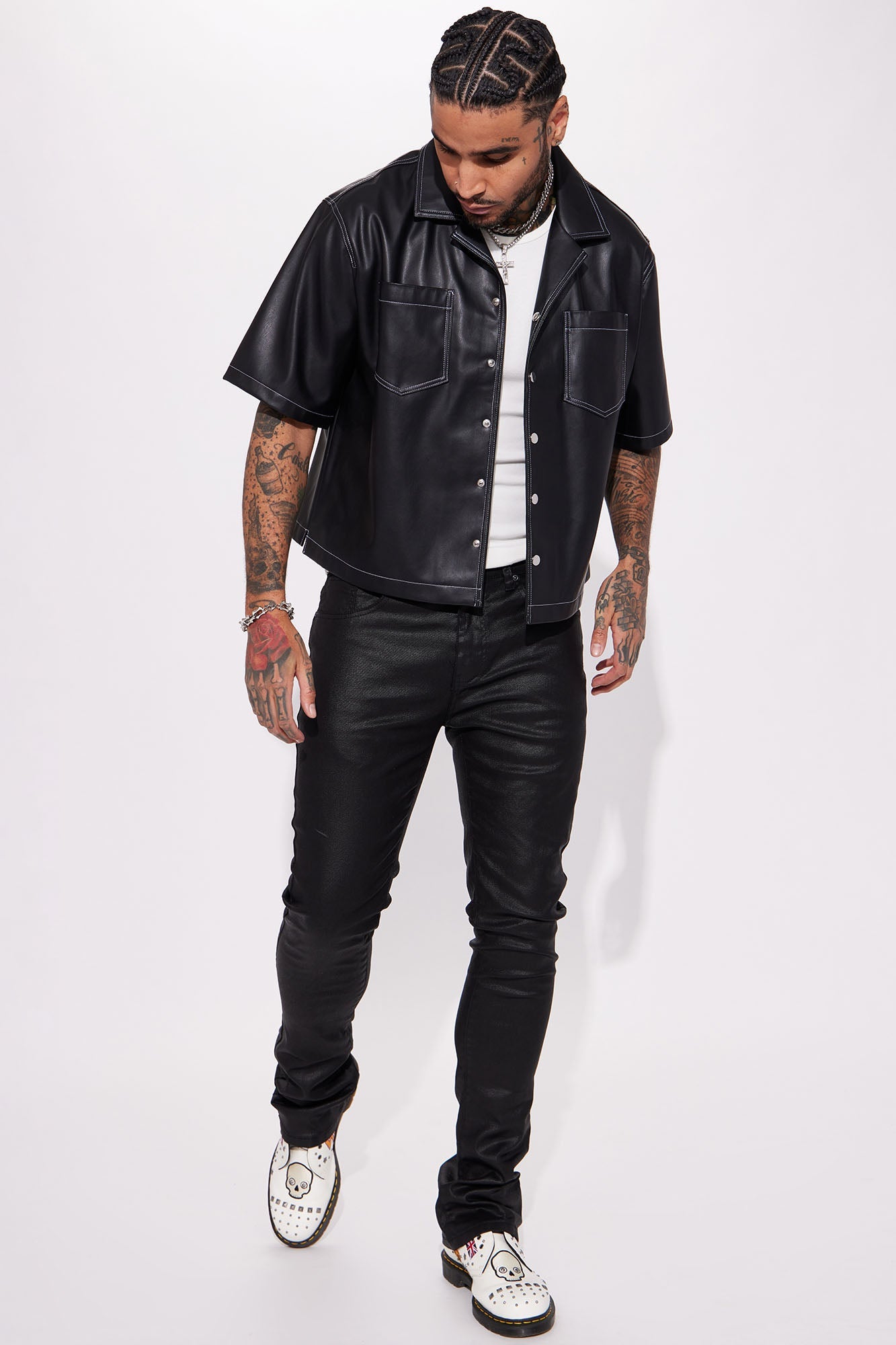 https://cdn.shopify.com/s/files/1/0293/9277/products/01-24-23Studio8_DM_DJ_10-51-47_38_M5616T_Black_P_5781_SG.jpg?v=1691006074