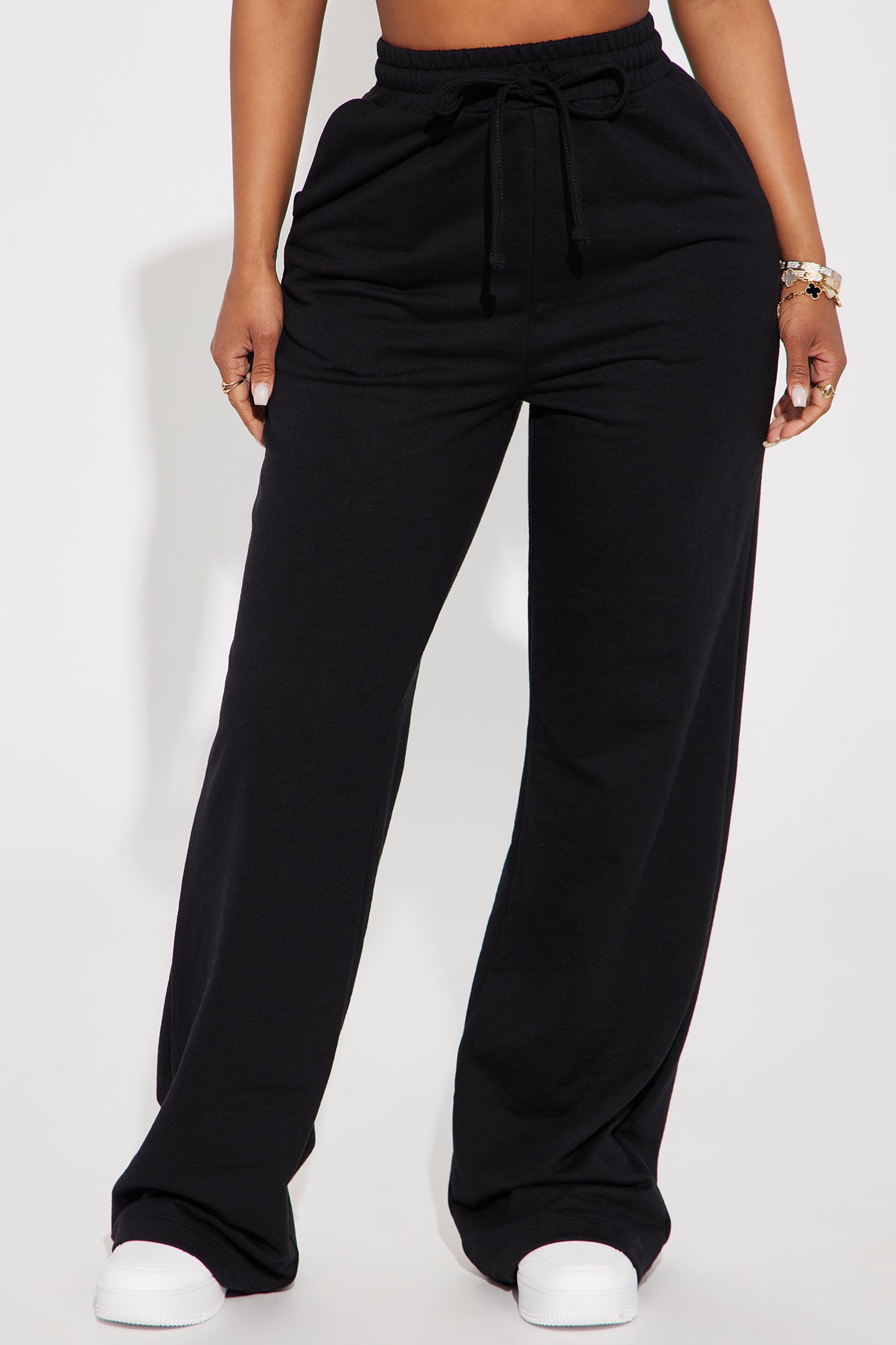 https://cdn.shopify.com/s/files/1/0293/9277/files/06-12-23Studio2_KJ_RL_15-41-43_42_ZDST1856B_Black_14401_JB.jpg?v=1687206226