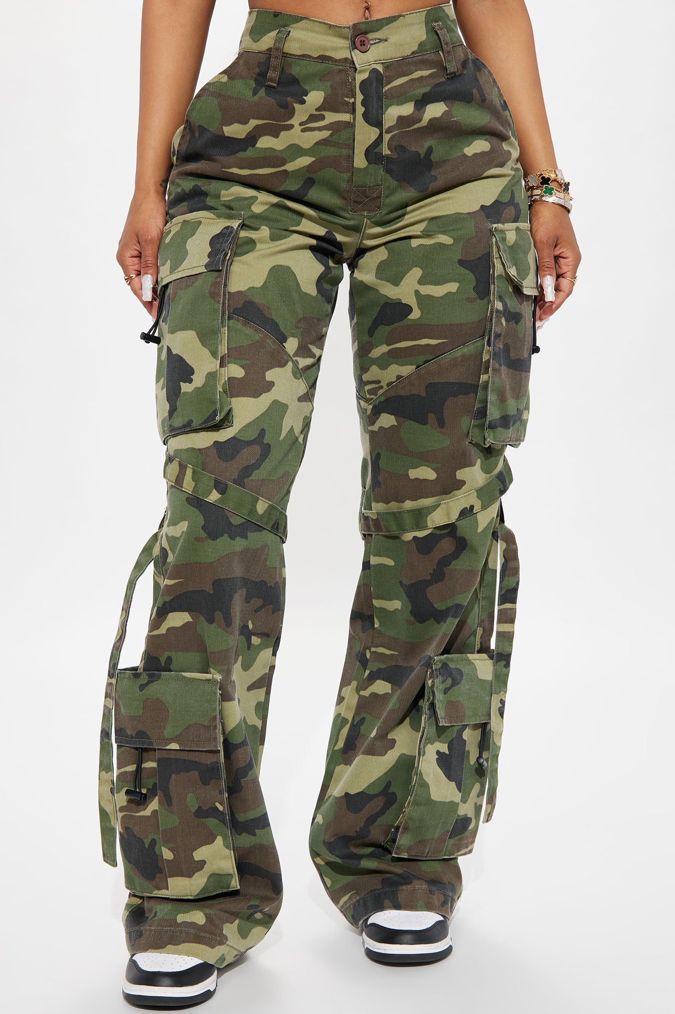 https://cdn.shopify.com/s/files/1/0293/9277/files/07-13-23Studio2_TK_RL_15-00-45_18_ZDRBFN002_Olivecombo_15489_CM.jpg?v=1747255034