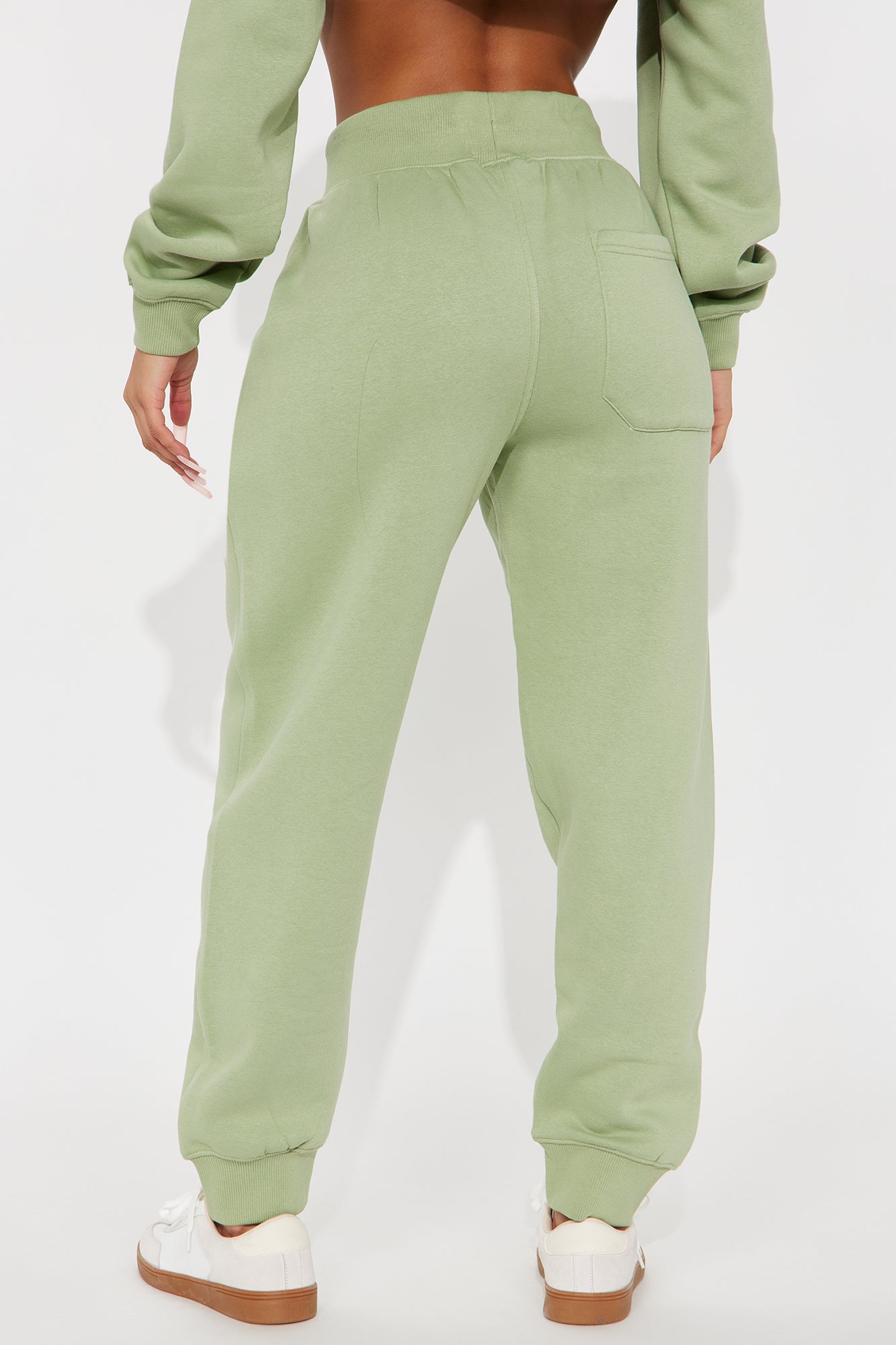 https://cdn.shopify.com/s/files/1/0293/9277/files/07-24-25_S2_49_123QUARTERZIP_Sage_JZ_SS_15-29-19_13704_PXF.jpg?v=1753551476