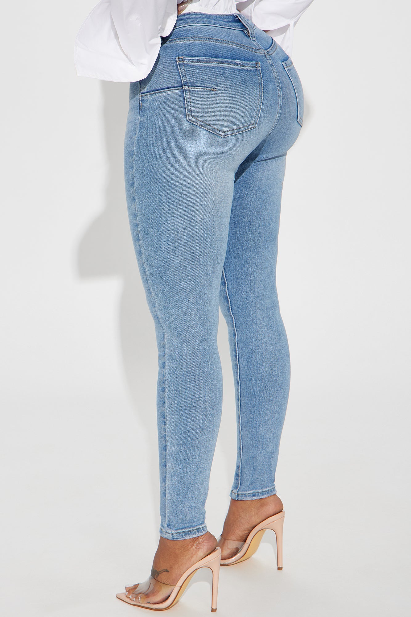 https://cdn.shopify.com/s/files/1/0293/9277/files/08-29-24_S2_14_BB2004SD_MediumWash_CXB_RL_15-04-00_40800_PXF.jpg?v=1725045965