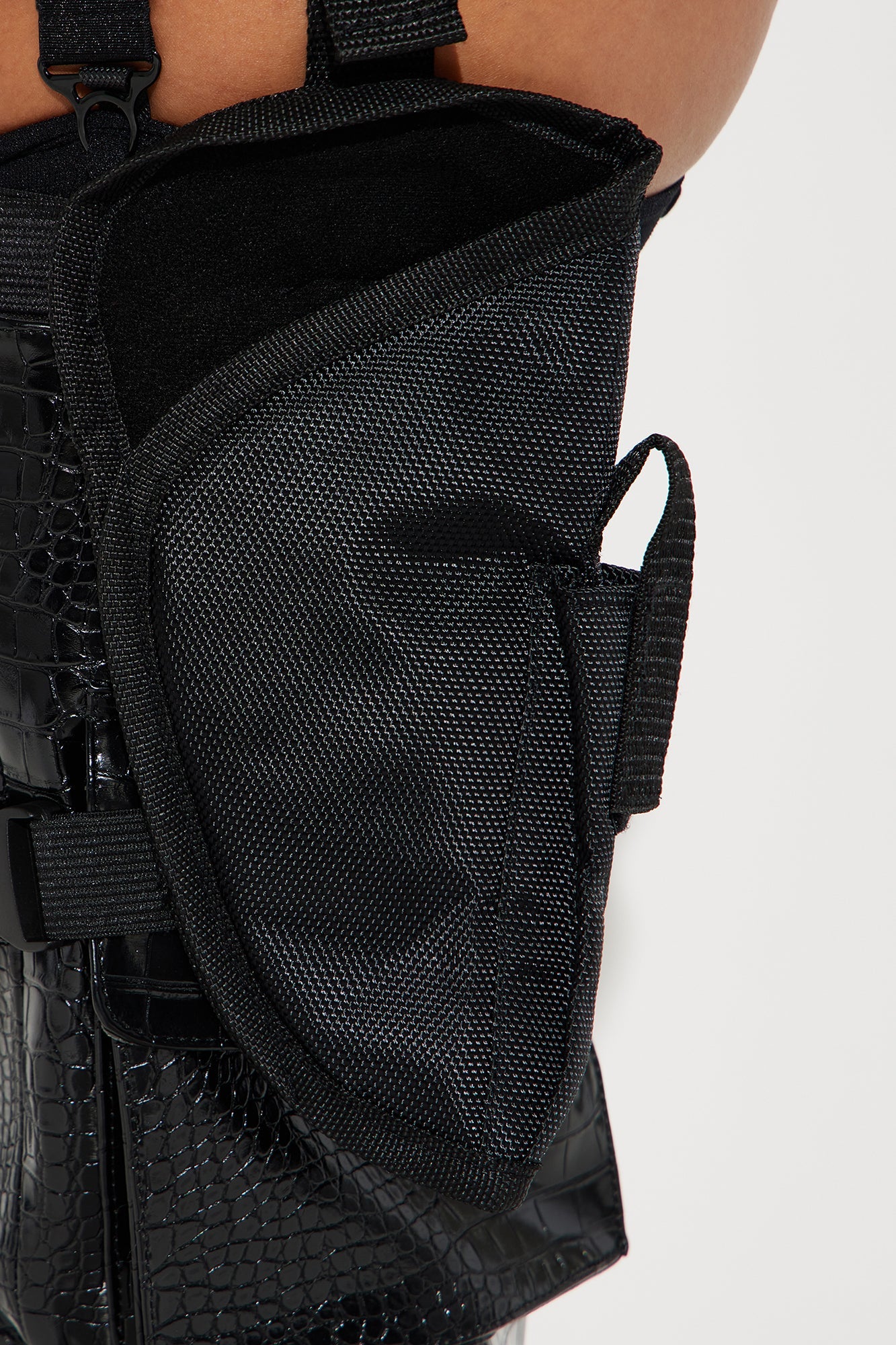 https://cdn.shopify.com/s/files/1/0293/9277/files/09-22-23Studio3_RA_SS_10-26-12_10_71119_Black_P_12104_PXF.jpg?v=1696015163