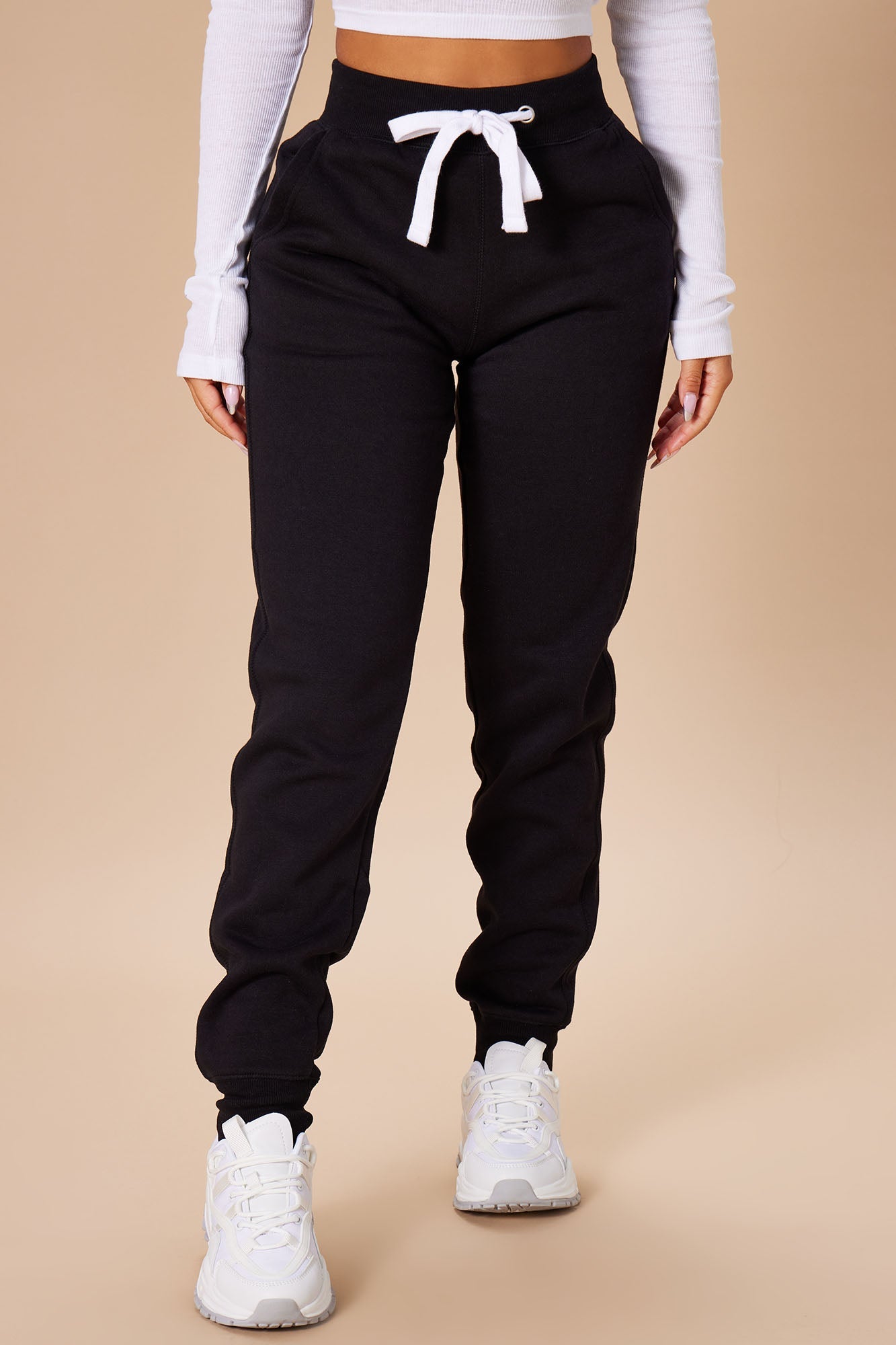 https://cdn.shopify.com/s/files/1/0293/9277/products/10-14-22Studio7_ME_RL_10-37-08_3_P100_Black_P_0915__SG.jpg?v=1670881626