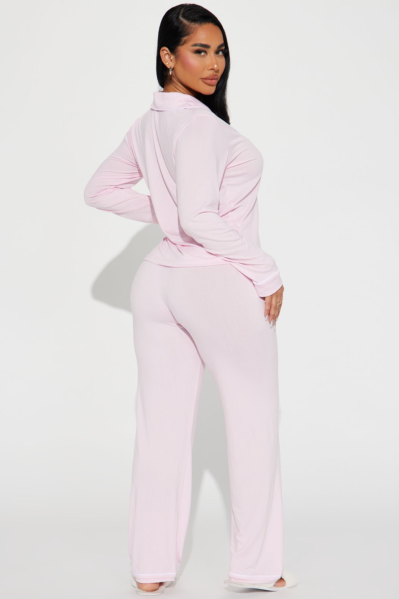 https://cdn.shopify.com/s/files/1/0293/9277/files/10-27-23Studio1_RA_PC_14-43-50_65_EN303_Pink_5135_ES.jpg?v=1698862117
