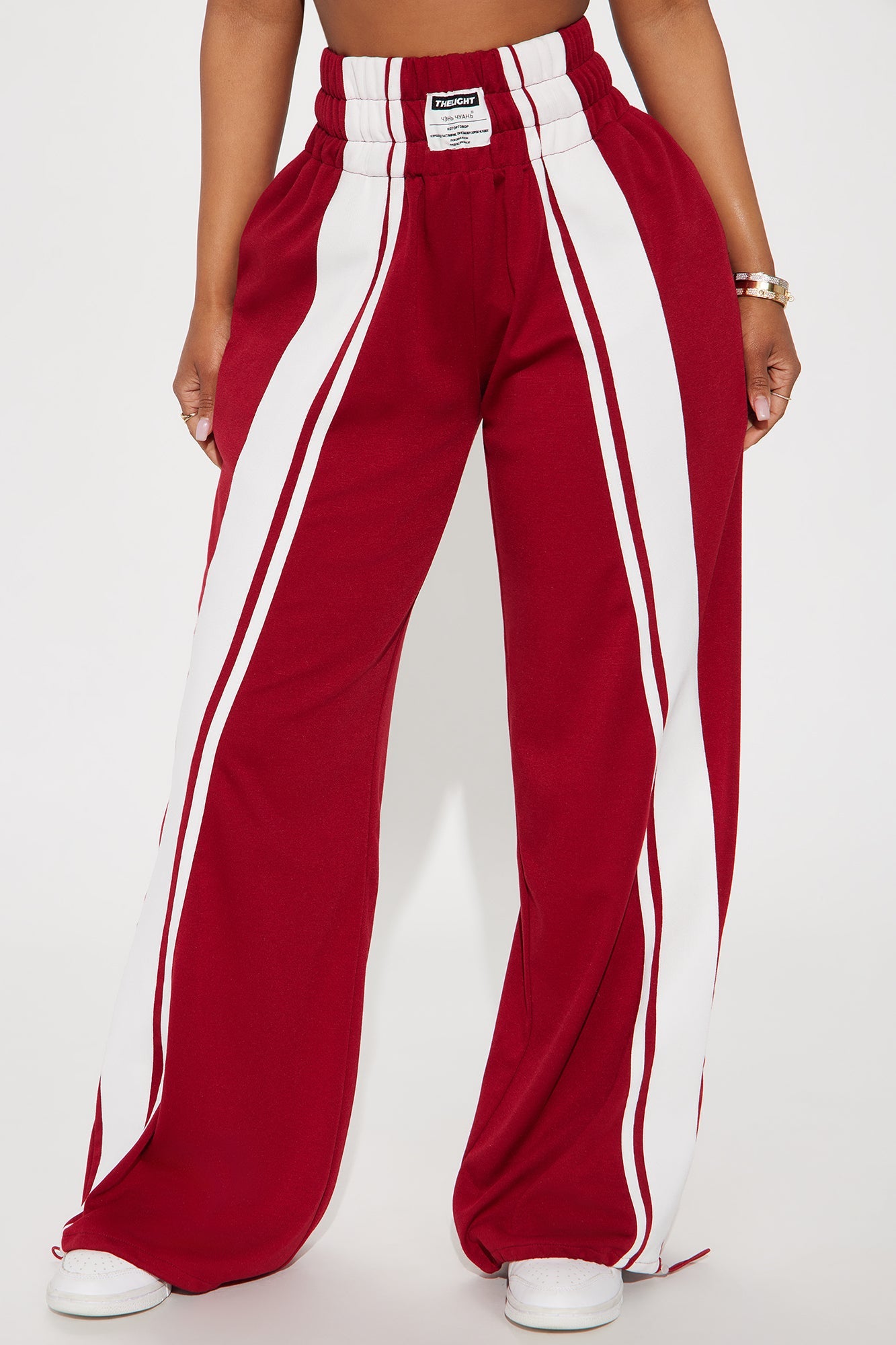 https://cdn.shopify.com/s/files/1/0293/9277/files/10-28-24_S2_19_24GWQ33980_Burgundy_HY_AC_14-30-46_16969_PXF.jpg?v=1730221475