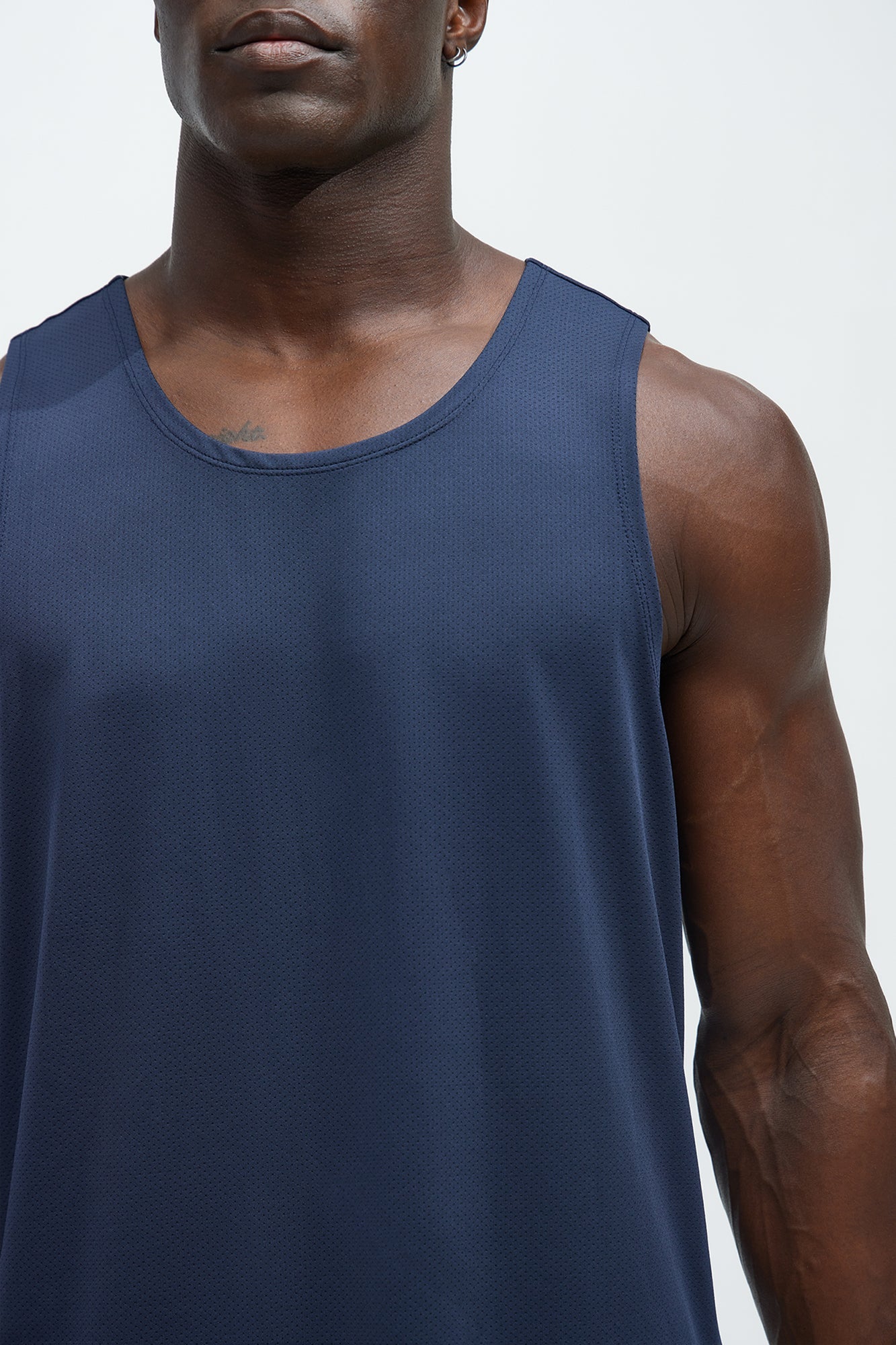 https://cdn.shopify.com/s/files/1/0293/9277/files/11-25-24_S7_13_LC23000889_Navy_CZ_DJ_10-19-03_48005_PXF.jpg?v=1732656886