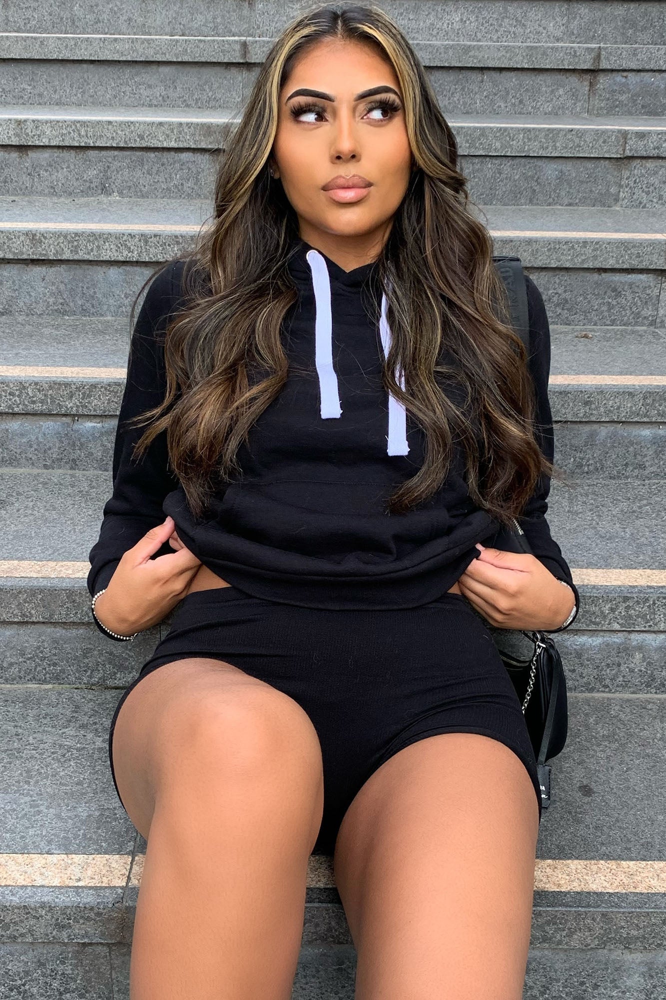 https://cdn.shopify.com/s/files/1/0293/9277/products/RelaxedVibeSolidHoodie-Black_MER.jpg?v=1629233645