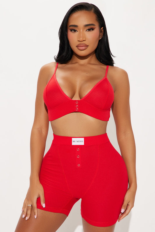 https://cdn.shopify.com/s/files/1/0293/9277/files/01-06-24_S4_70_FNSS8018_Red_HY_AC_15-12-25_120568_PXF.jpg?v=1736799310