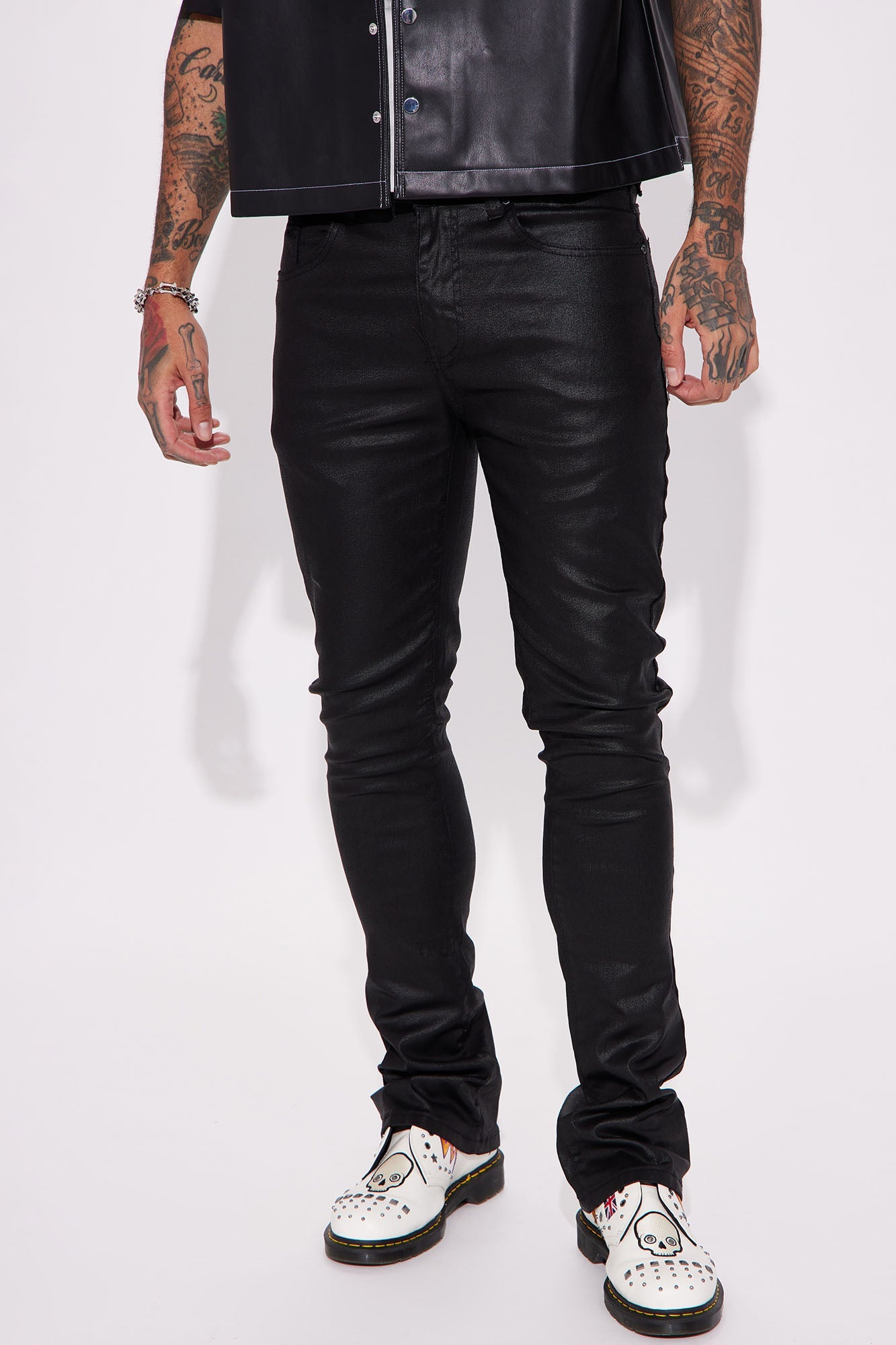 https://cdn.shopify.com/s/files/1/0293/9277/products/01-24-23Studio8_DM_DJ_10-51-52_38_M5616T_Black_P_5784_SG.jpg?v=1674863435