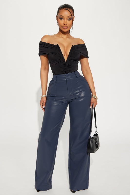 https://cdn.shopify.com/s/files/1/0293/9277/files/02-01-24_S2_43_ZDFN1459_Navy_KJ_RL_15-16-19_30388_PXF.jpg?v=1707095010