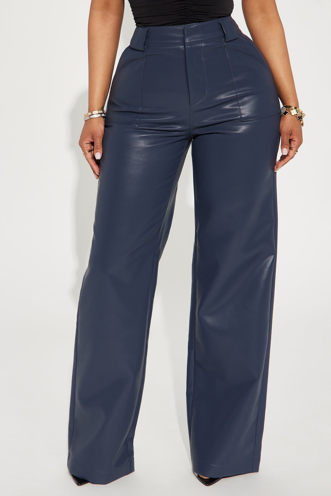 https://cdn.shopify.com/s/files/1/0293/9277/files/02-01-24_S2_43_ZDFN1459_Navy_KJ_RL_15-16-19_30389_PXF.jpg?v=1707095011
