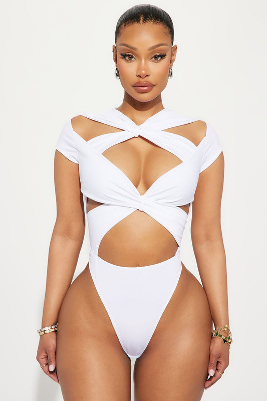 https://cdn.shopify.com/s/files/1/0293/9277/files/02-02-24_S2_16_HKT24238_White_KJ_RL_15-12-14_6154_PXF_ES.jpg?v=1707159408