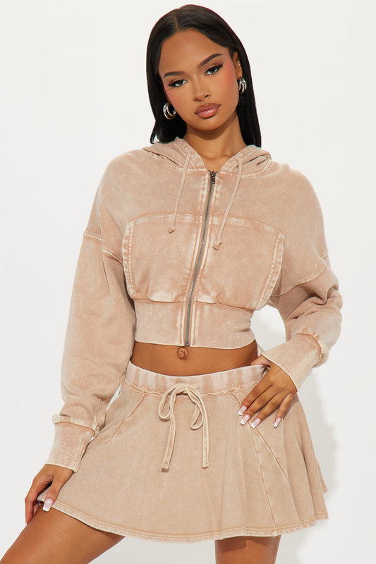 https://cdn.shopify.com/s/files/1/0293/9277/files/02-03-25_S5_23_DZ25A427_Taupe_KP_IM_11-11-49_0020.jpg?v=1738690484