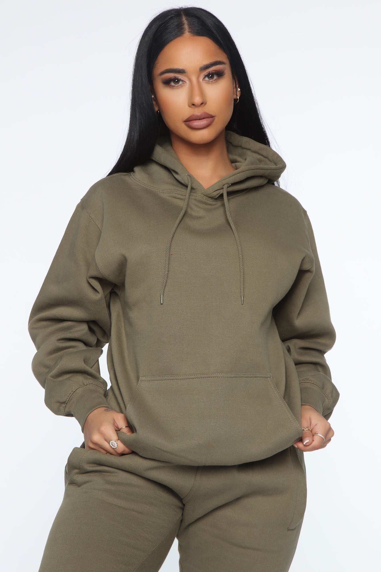 https://cdn.shopify.com/s/files/1/0293/9277/products/02-27-20_Studio_3_JP_LE_19-06-00_78__WMKT40418_Olive_P_0027_EH.jpg?v=1583188455