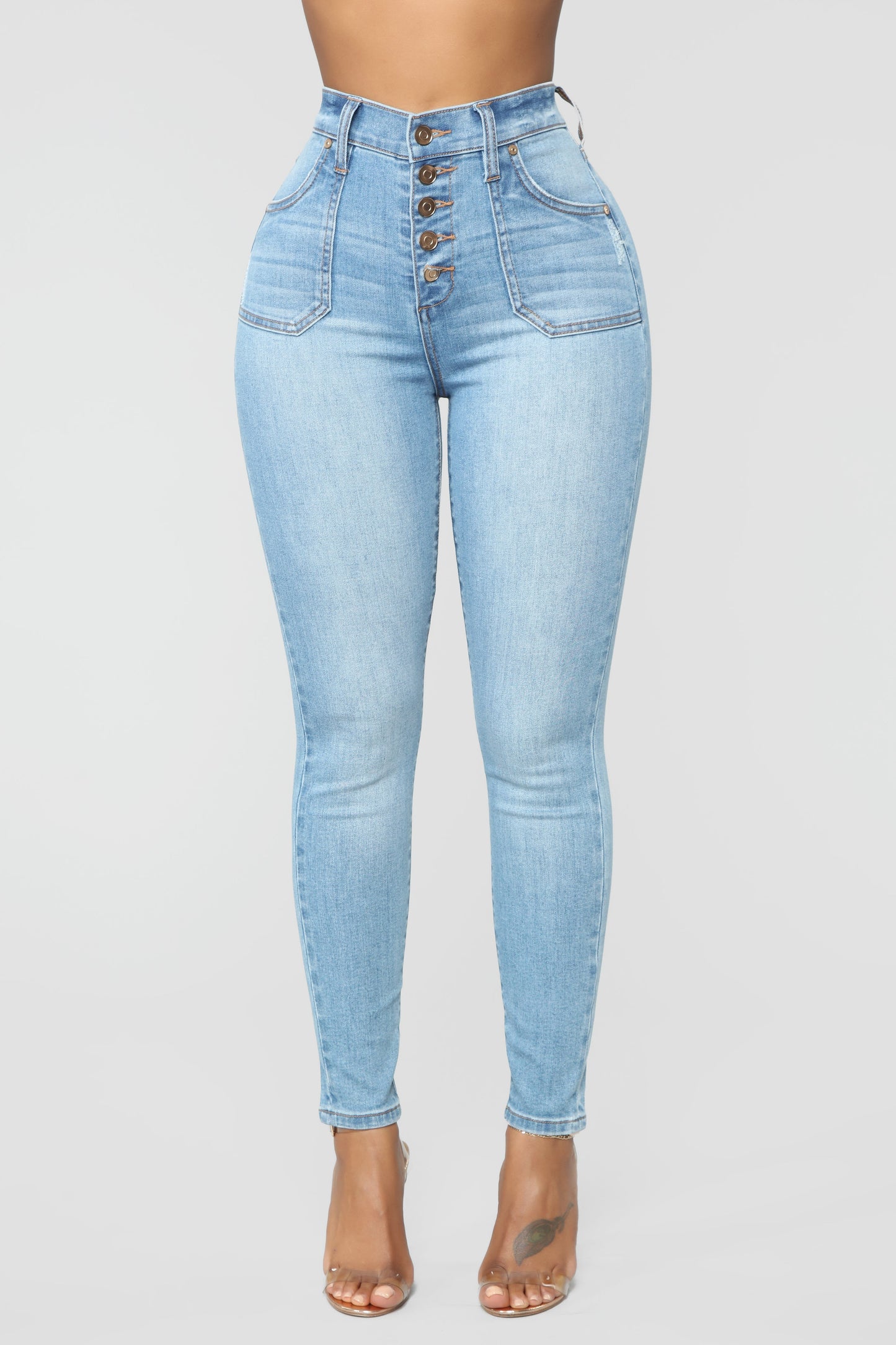 https://cdn.shopify.com/s/files/1/0293/9277/products/03-06-19_Studio_1_DV_12-49-17_CJ22553TY_LightBlueWash_0127_RA.jpg?v=1718650430