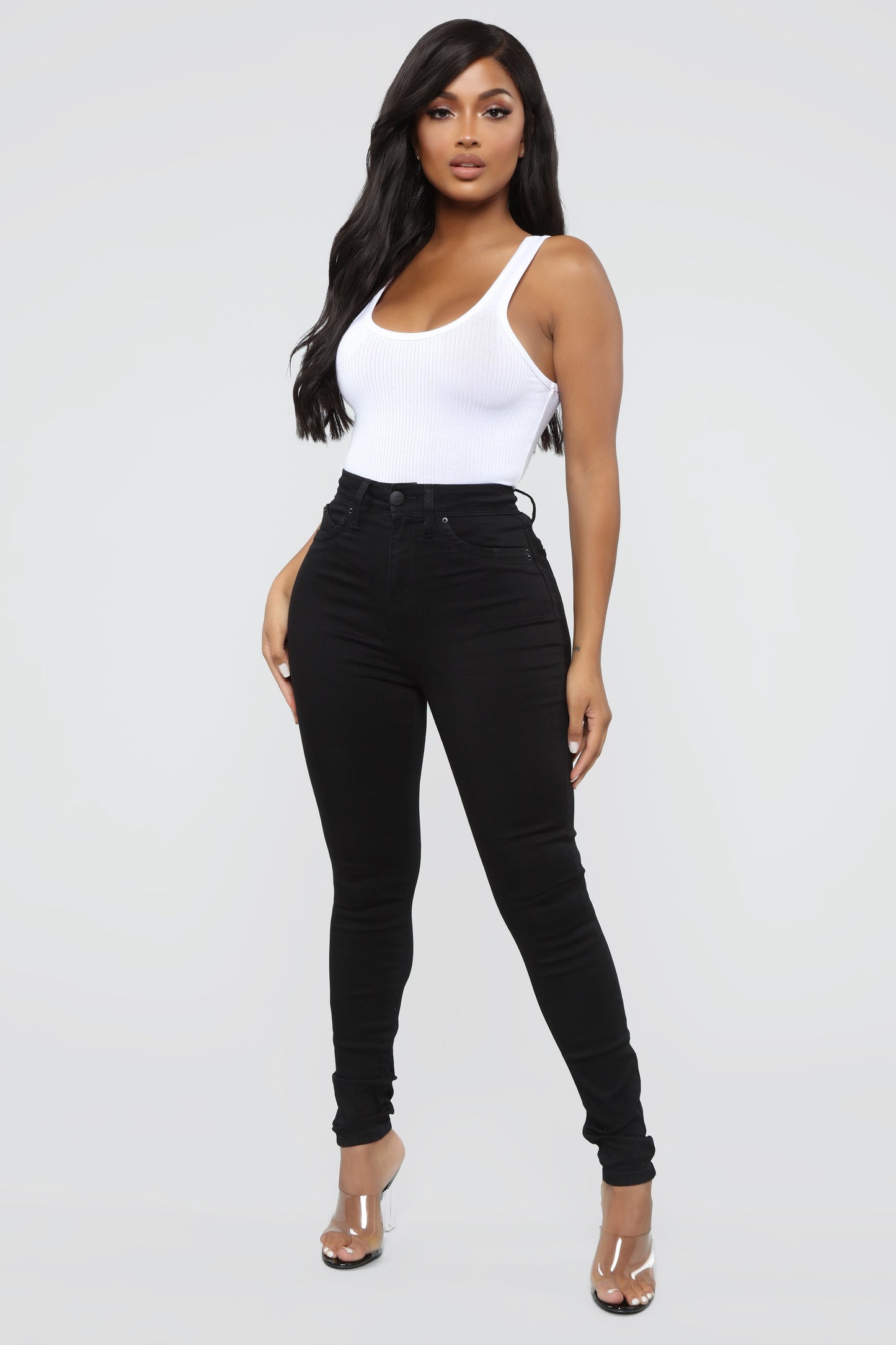 https://cdn.shopify.com/s/files/1/0293/9277/products/03-20-19_Studio_3_MA_12-01-37_46_LOLA_Black_P_1261_WG.jpg?v=1571440645