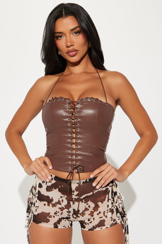 https://cdn.shopify.com/s/files/1/0293/9277/files/03-24-25_S3_67_TC0831_Brown_JG_SS_14-51-31_27767_PXF_CM.jpg?v=1742943037