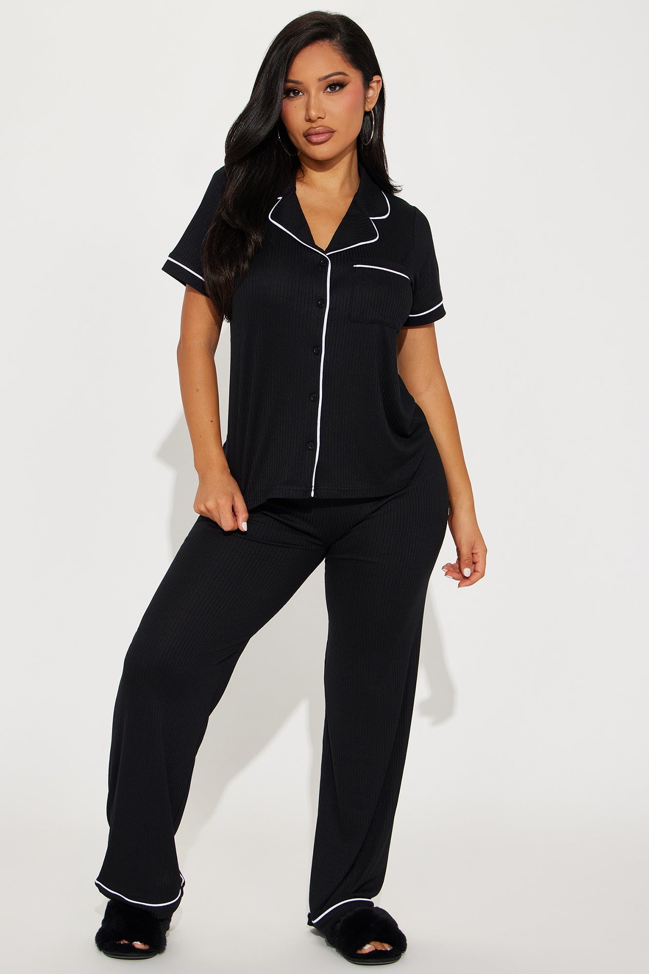 https://cdn.shopify.com/s/files/1/0293/9277/files/05-10-24_S3_26_FN7013_Black_RA_RX_11-57-40_6002_MH_PXF.jpg?v=1715720527