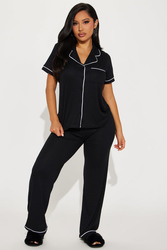 https://cdn.shopify.com/s/files/1/0293/9277/files/05-10-24_S3_26_FN7013_Black_RA_RX_11-57-40_6002_MH_PXF.jpg?v=1715720527
