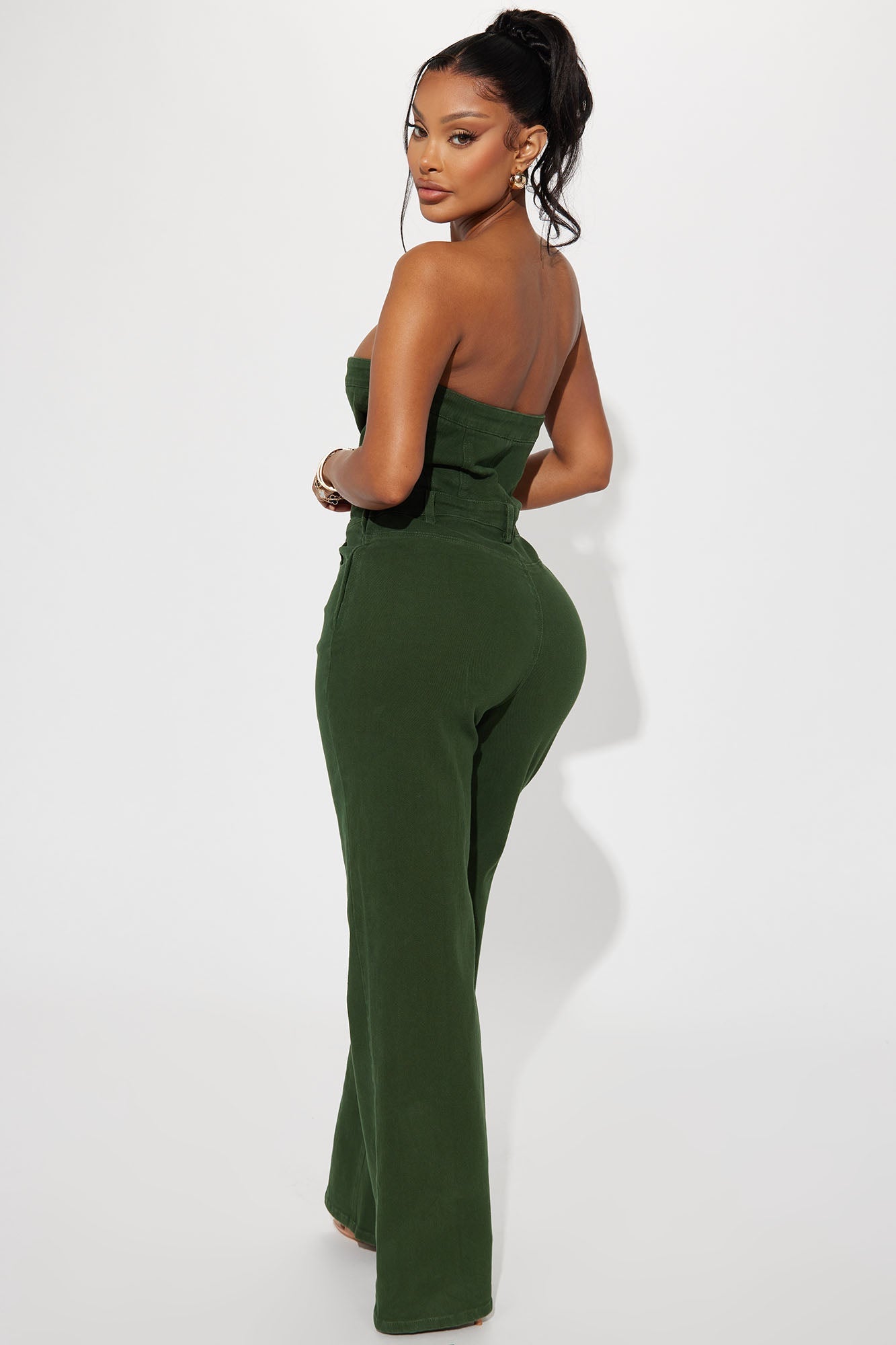 https://cdn.shopify.com/s/files/1/0293/9277/files/05-30-23Studio2_KJ_RL_15-07-52_43_DXR221212_Green_30686_SG.jpg?v=1740418669