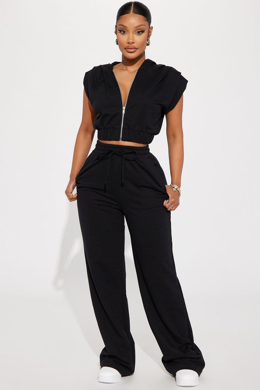 https://cdn.shopify.com/s/files/1/0293/9277/files/06-12-23Studio2_KJ_RL_15-41-43_42_ZDST1856B_Black_14399_JB.jpg?v=1687206226