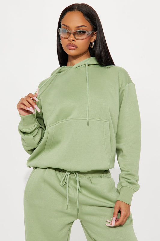https://cdn.shopify.com/s/files/1/0293/9277/files/07-23-25_S5_44_123HOODIE_Sage_TK_SS_15-25-10_26672_PXF.jpg?v=1753380787
