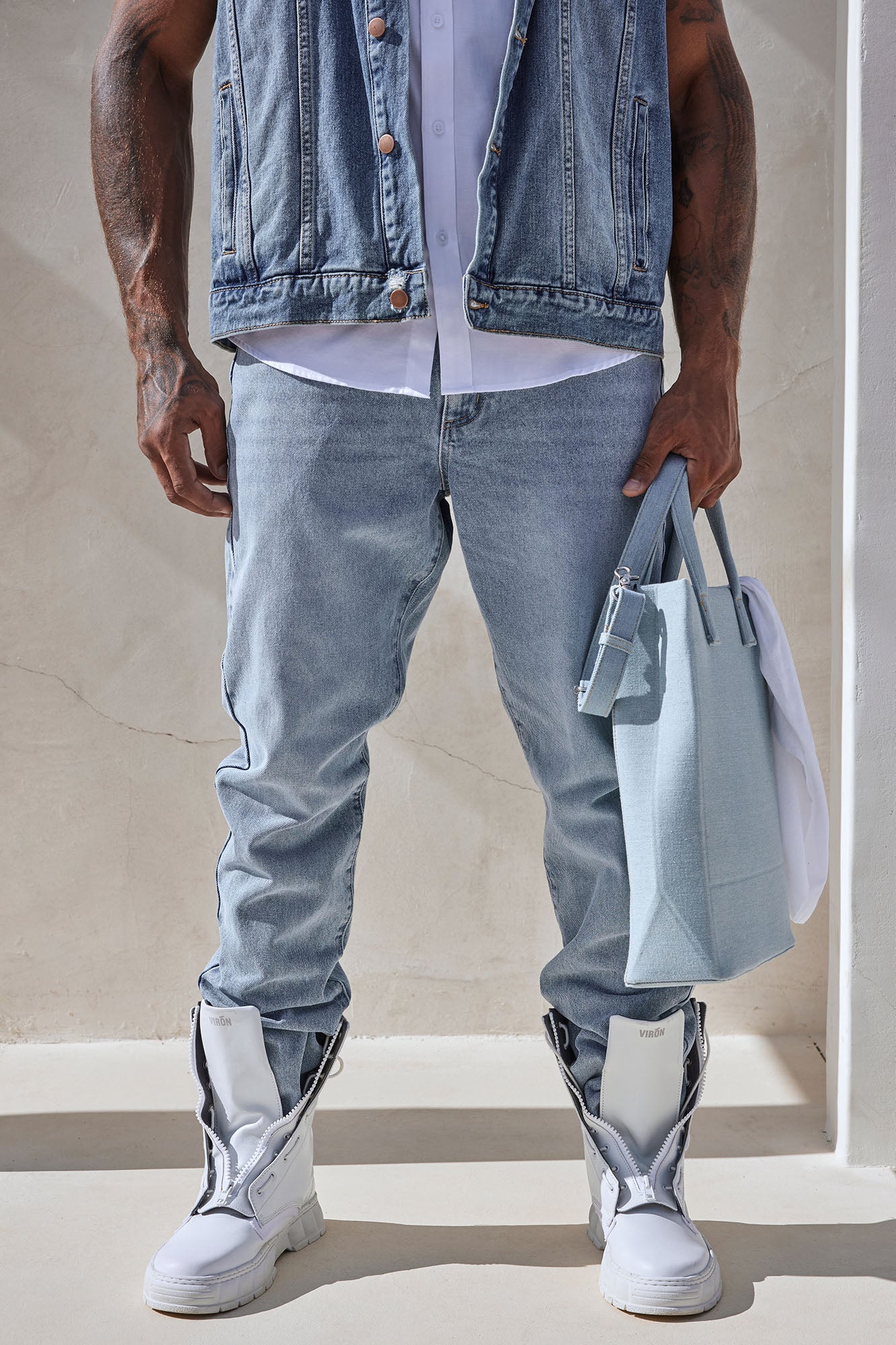 https://cdn.shopify.com/s/files/1/0293/9277/files/07-27-23MensEditorial_KF_DJ_16-38-59_LOOK_14_11189_JB_DM.jpg?v=1745011536