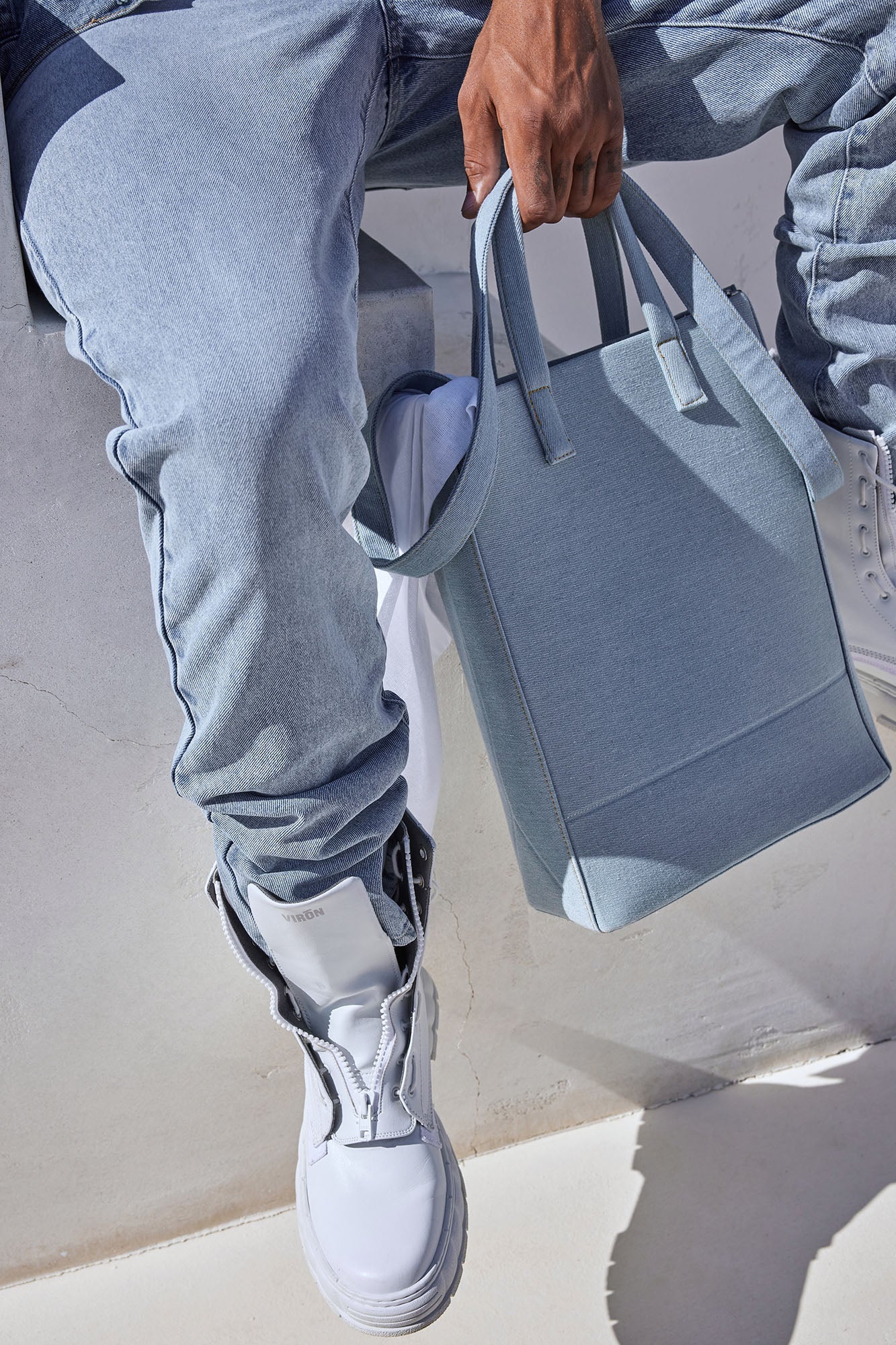 https://cdn.shopify.com/s/files/1/0293/9277/files/07-27-23MensEditorial_KF_DJ_16-41-36_LOOK_14_11287_JB_DM.jpg?v=1745011536