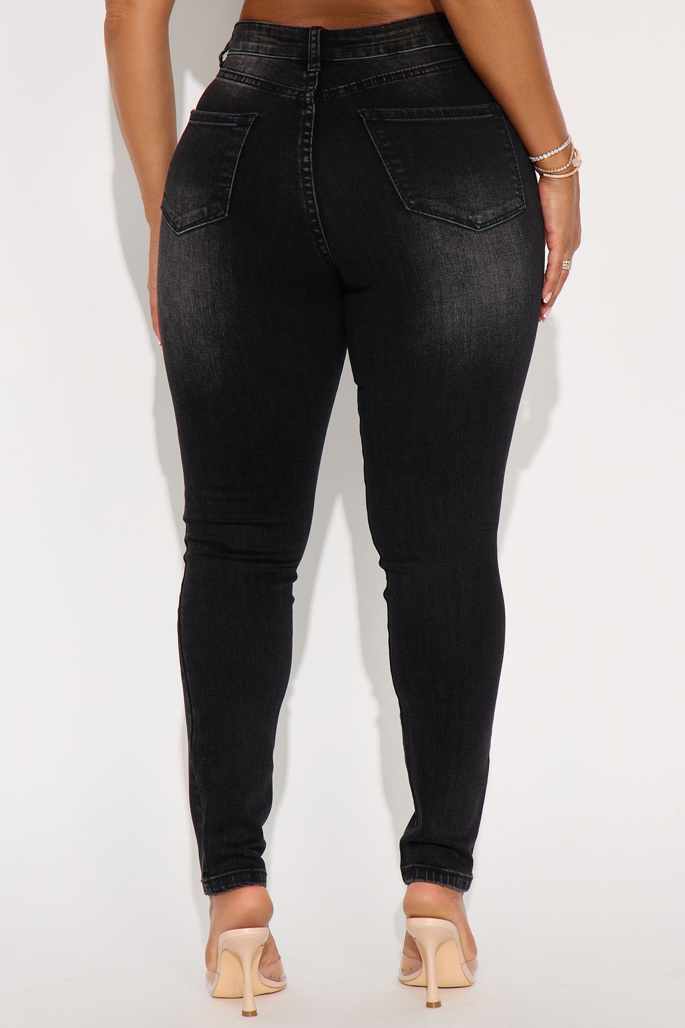 https://cdn.shopify.com/s/files/1/0293/9277/files/07-28-25_S1_5_ZM22_BlackWash_ZSR_KP_CM_11-15-46_0097_BH.jpg?v=1753806679