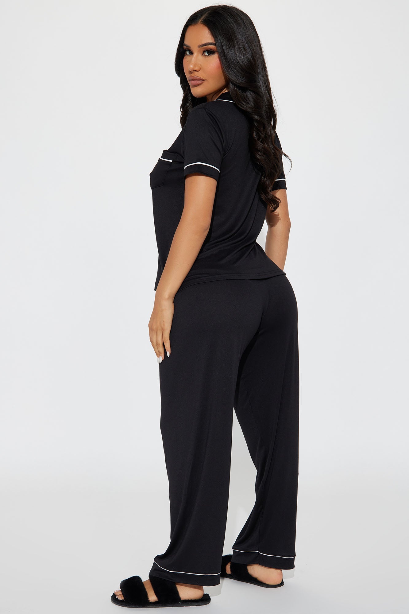 https://cdn.shopify.com/s/files/1/0293/9277/files/08-11-23Studio3_TK_MR_10-47-15_26_SA2071PS_Black_10574_SG.jpg?v=1692314902