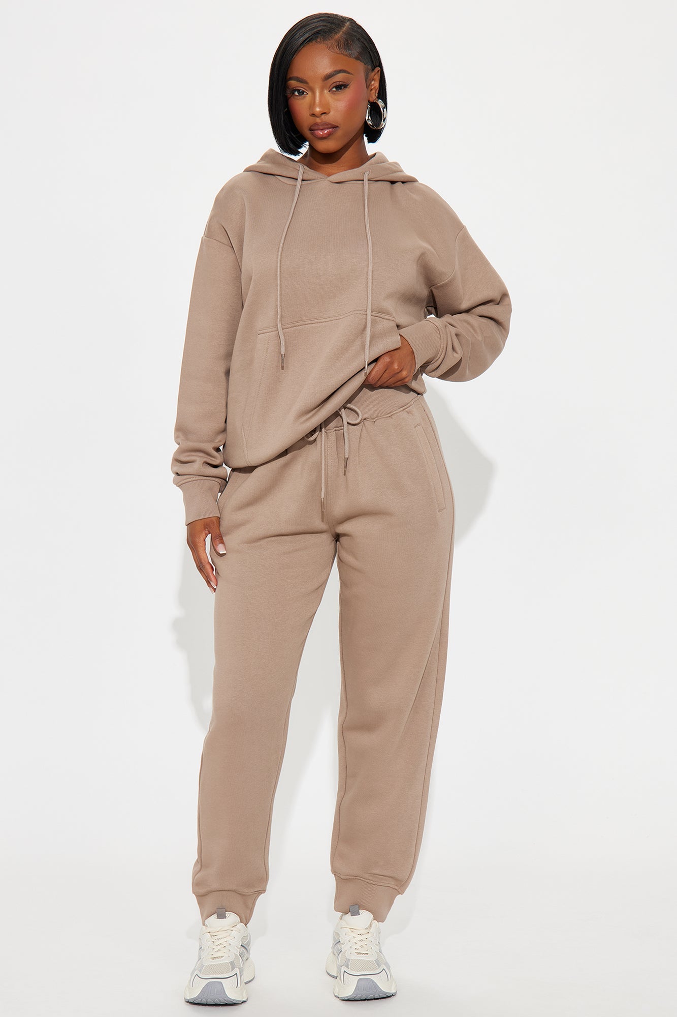 https://cdn.shopify.com/s/files/1/0293/9277/files/08-27-25_S6_58_123HOODIE_Mocha_ZSR_KP_JW_15-33-10_100602_PXF.jpg?v=1756413002