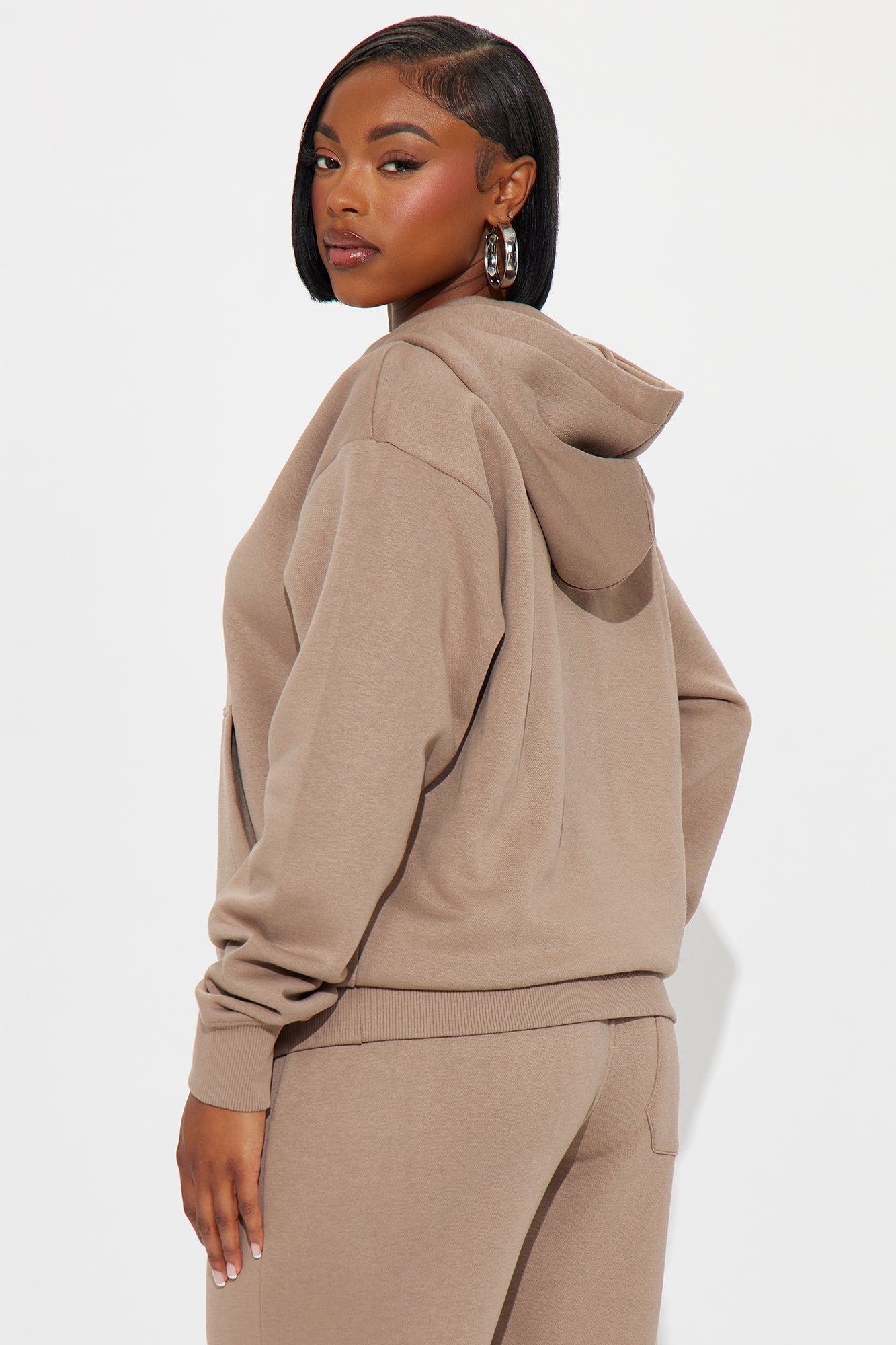 https://cdn.shopify.com/s/files/1/0293/9277/files/08-27-25_S6_58_123HOODIE_Mocha_ZSR_KP_JW_15-33-10_100608_PXF.jpg?v=1756413002