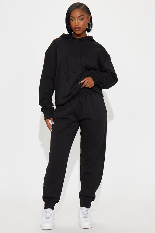 https://cdn.shopify.com/s/files/1/0293/9277/files/08-27-25_S6_63_123JOGGER_Black_ZSR_KP_JW_15-13-24_145418_PXF.jpg?v=1756413205