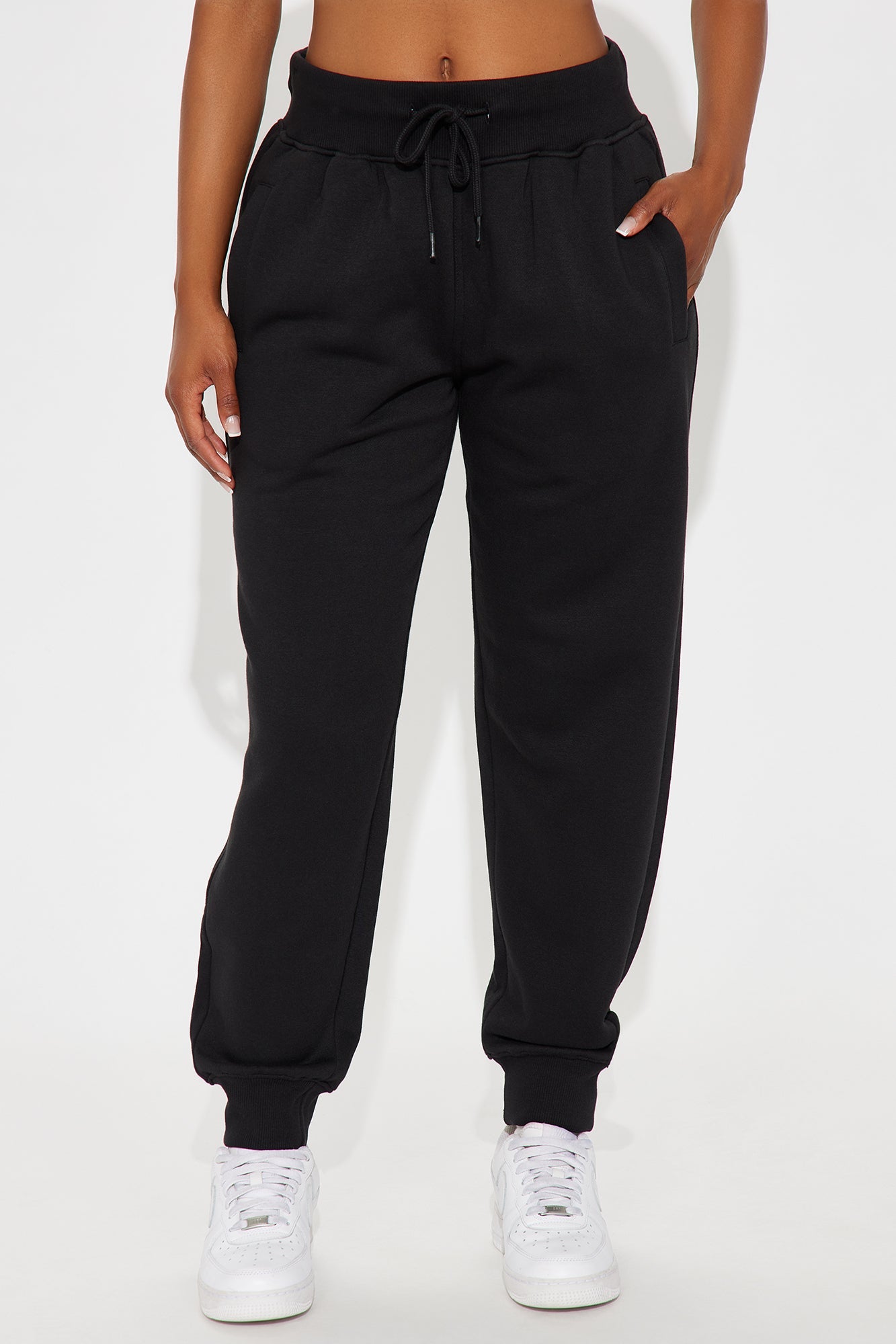 https://cdn.shopify.com/s/files/1/0293/9277/files/08-27-25_S6_63_123JOGGER_Black_ZSR_KP_JW_15-14-02_145422_PXF.jpg?v=1756413198