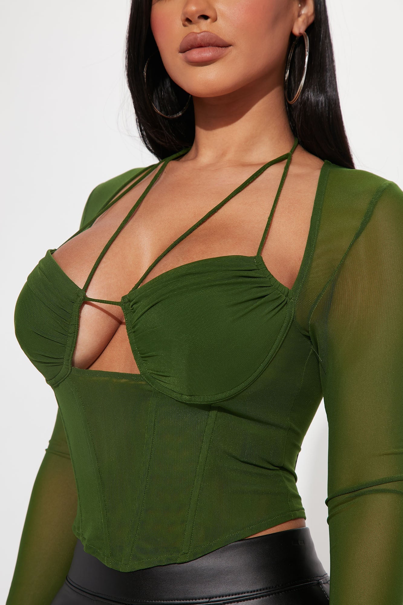 https://cdn.shopify.com/s/files/1/0293/9277/products/09-08-22Studio1_KJ_LT_15-43-01_39_S5037T_Olive_13834_KS.jpg?v=1674089875