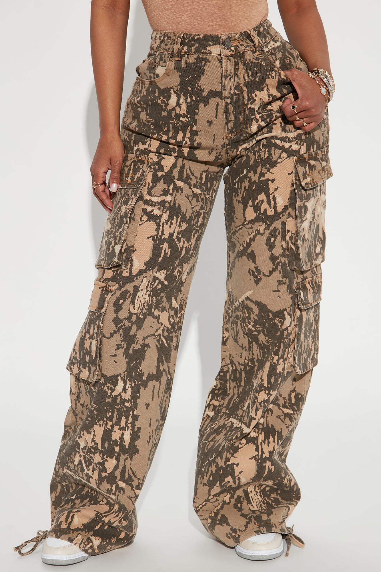 https://cdn.shopify.com/s/files/1/0293/9277/products/10-03-22Set2_MS_Renee_14-29-18_23_LP7375BFN_Greencombo_1655_JB.jpg?v=1664839220