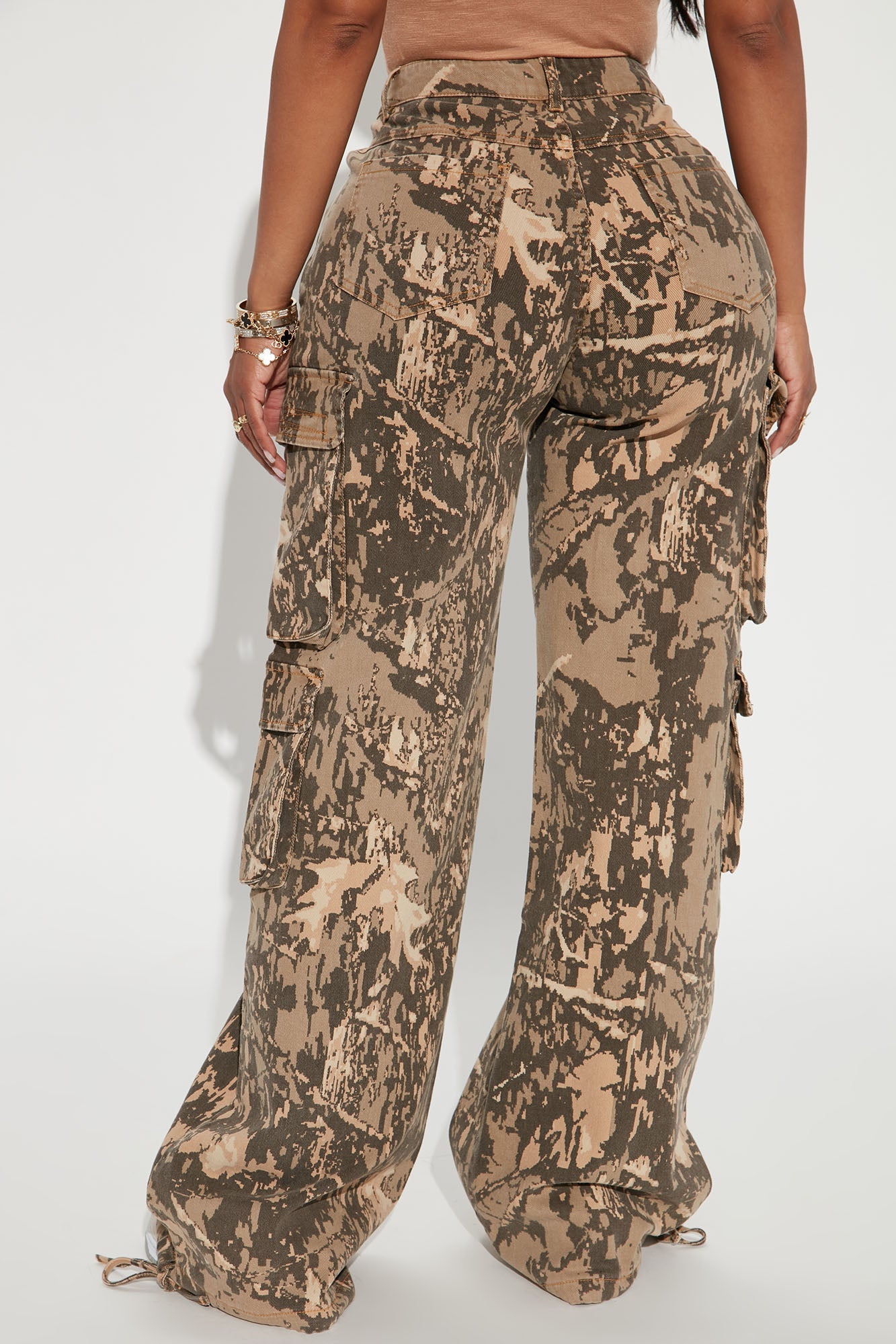 https://cdn.shopify.com/s/files/1/0293/9277/products/10-03-22Set2_MS_Renee_14-29-52_23_LP7375BFN_Greencombo_1659_JB.jpg?v=1664839220