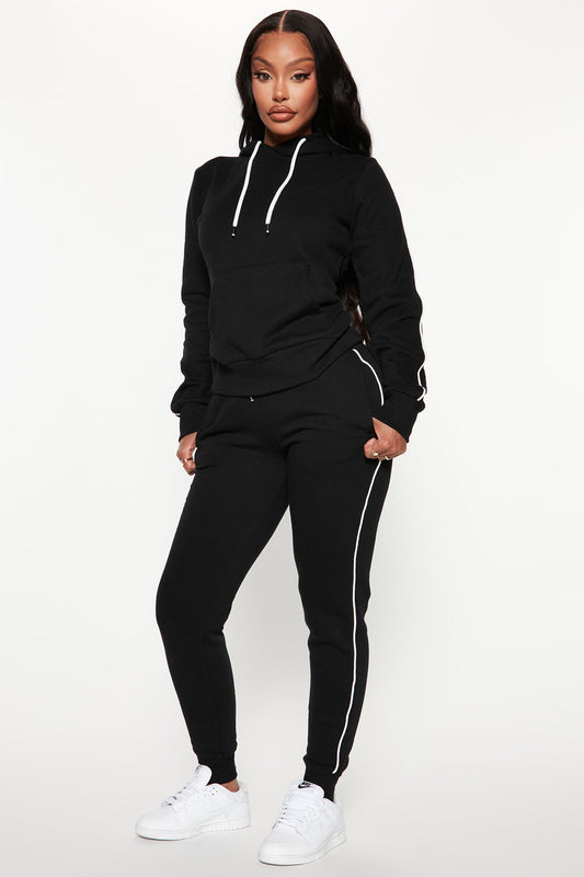 https://cdn.shopify.com/s/files/1/0293/9277/products/10-06-22Studio3_TH_RL_14-46-55_4_PA743_Black_R_30731_EH.jpg?v=1665096314