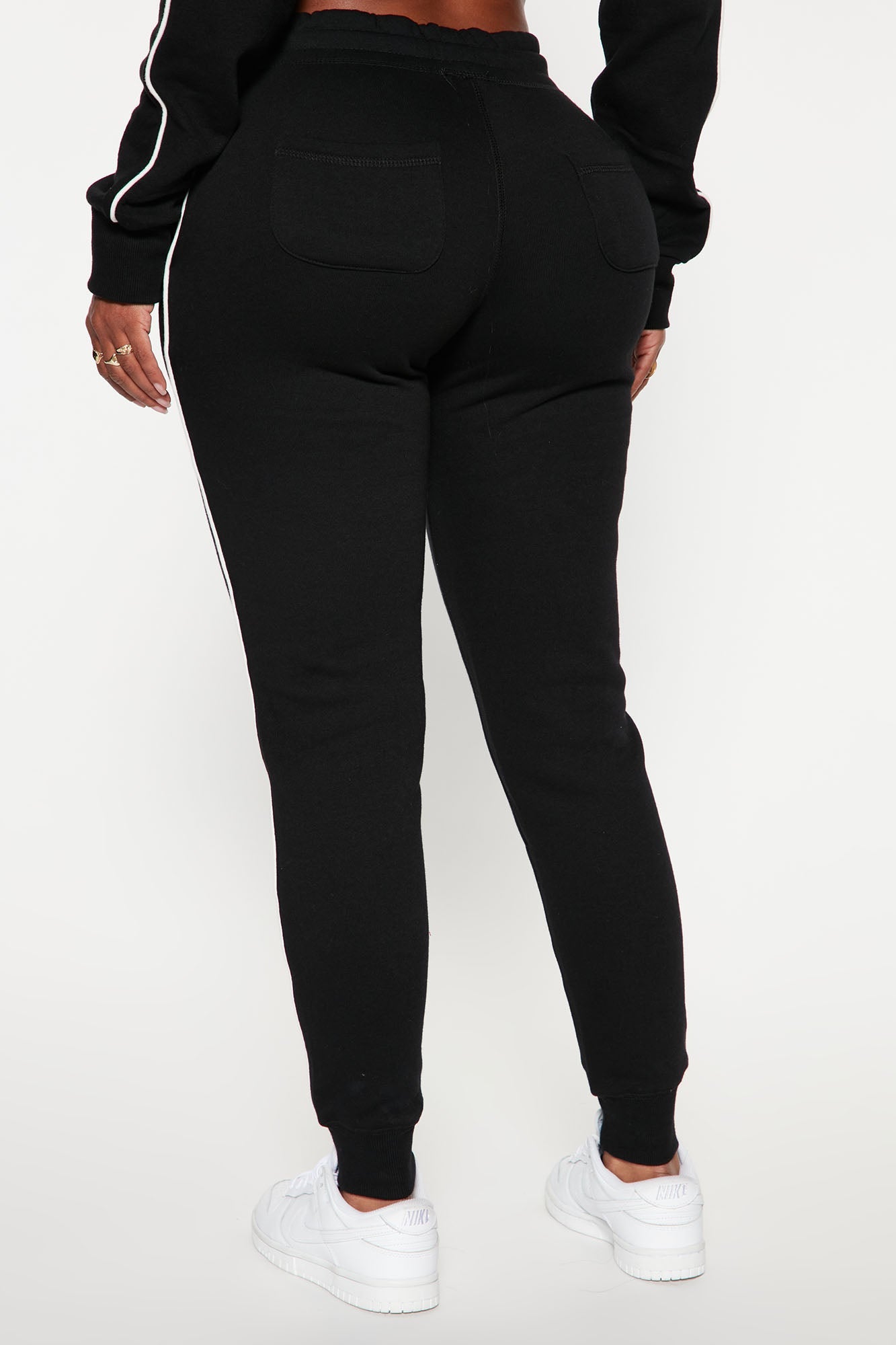 https://cdn.shopify.com/s/files/1/0293/9277/products/10-06-22Studio3_TH_RL_14-46-55_4_PA743_Black_R_30736_EH.jpg?v=1665096314