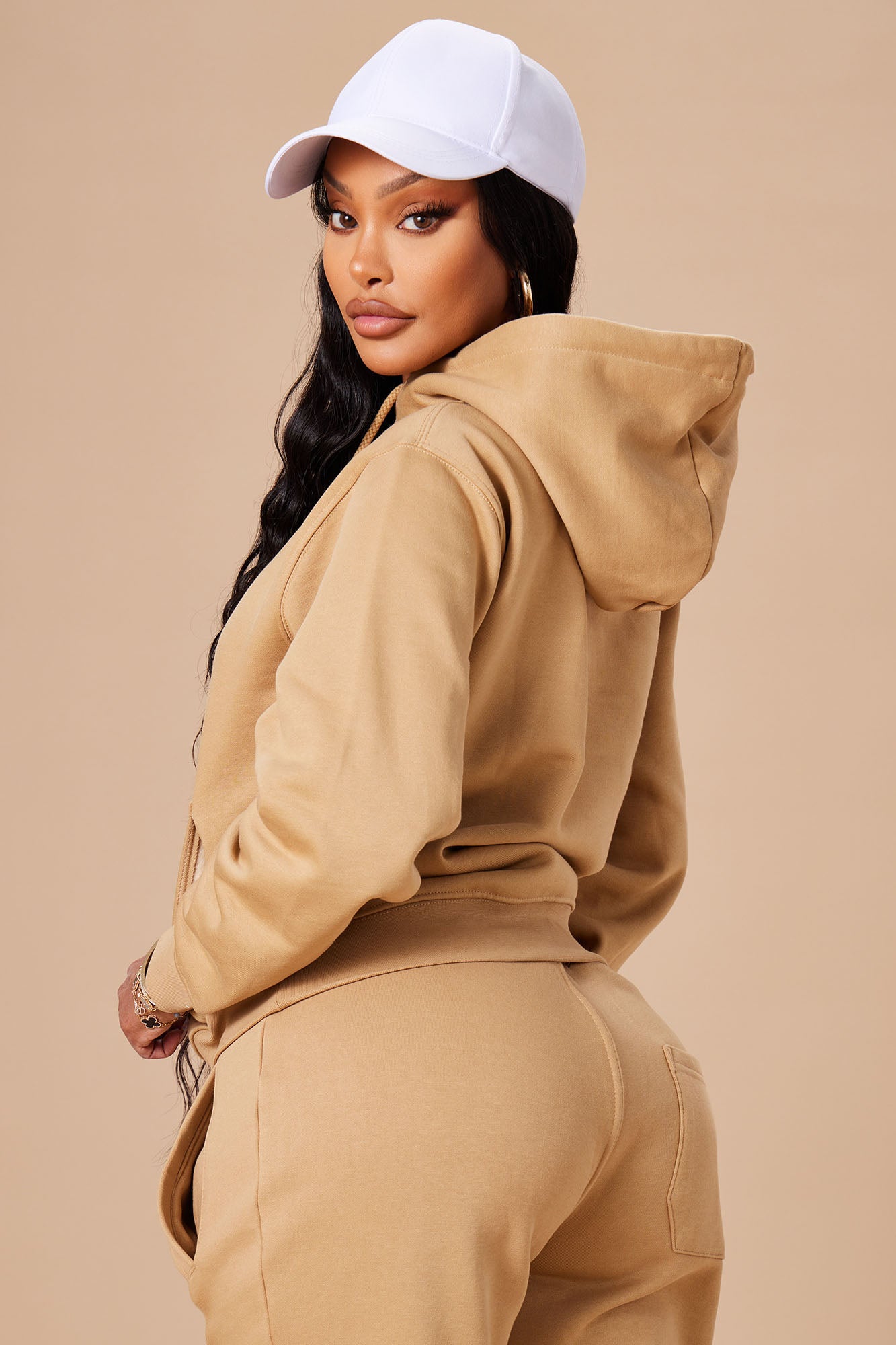 https://cdn.shopify.com/s/files/1/0293/9277/products/10-12-22Studio7_ME_RL_14-53-52_10_WMKT40418_Nude_0262__SG.jpg?v=1665684999
