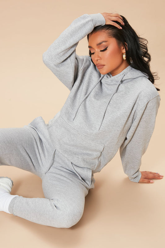 https://cdn.shopify.com/s/files/1/0293/9277/products/10-12-22Studio7_SN_MR_10-42-30_2_WMKT40418_HeatherGrey_32358_JB_JB.jpg?v=1665608410