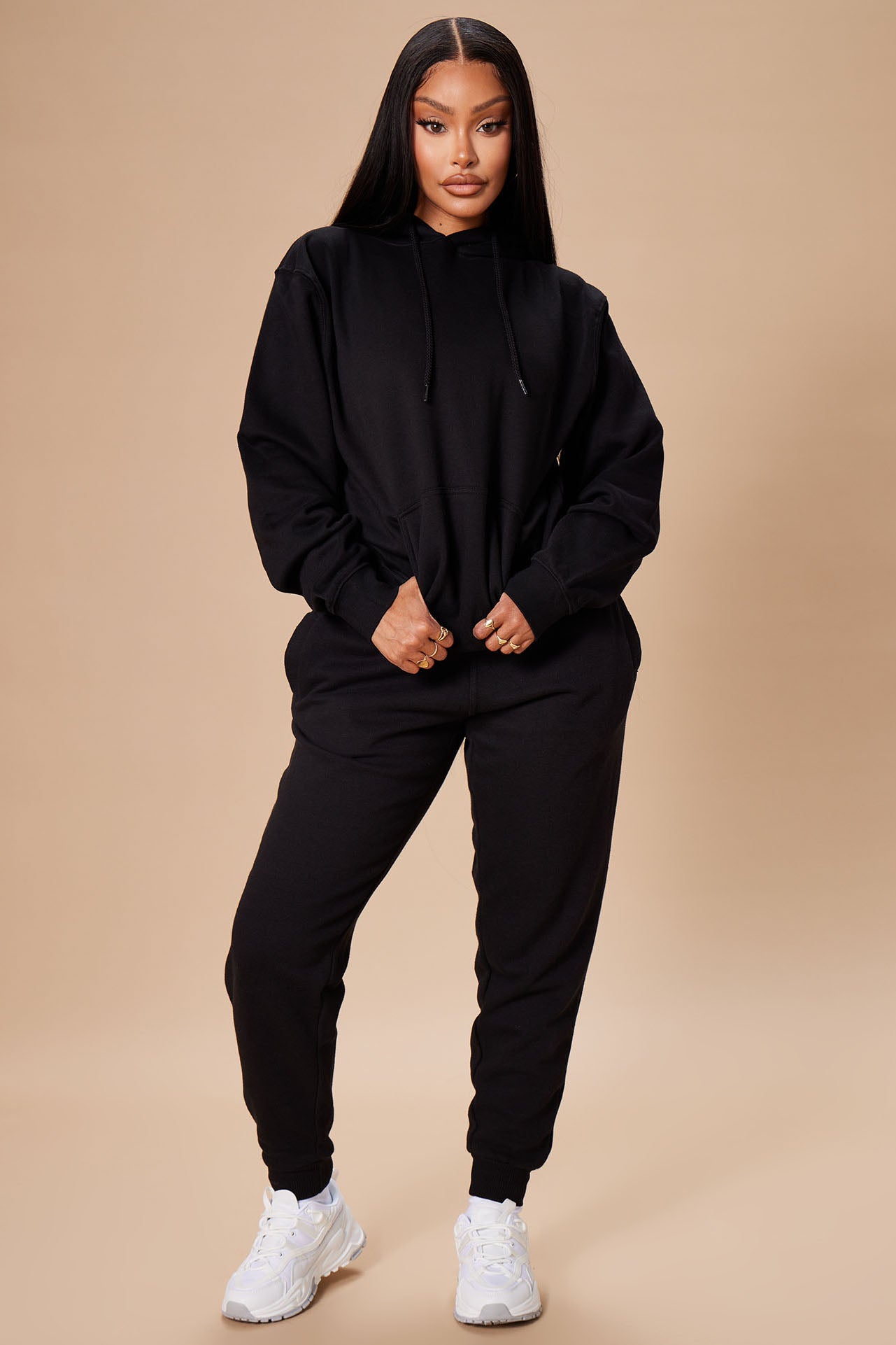 https://cdn.shopify.com/s/files/1/0293/9277/products/10-13-22Studio7_ME_RL_15-04-16_20_WMKT40418_Black_0769__WG.jpg?v=1670892986