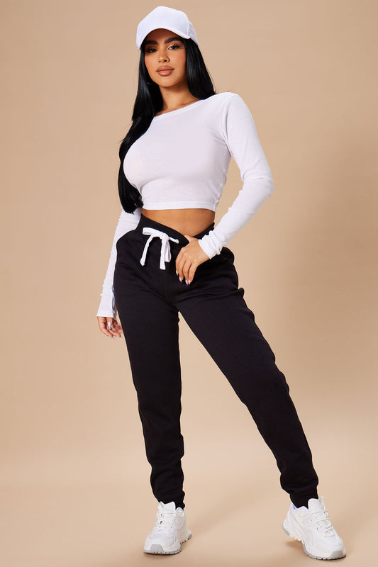 https://cdn.shopify.com/s/files/1/0293/9277/products/10-14-22Studio7_ME_RL_10-36-57_3_P100_Black_P_0909__SG.jpg?v=1670881626