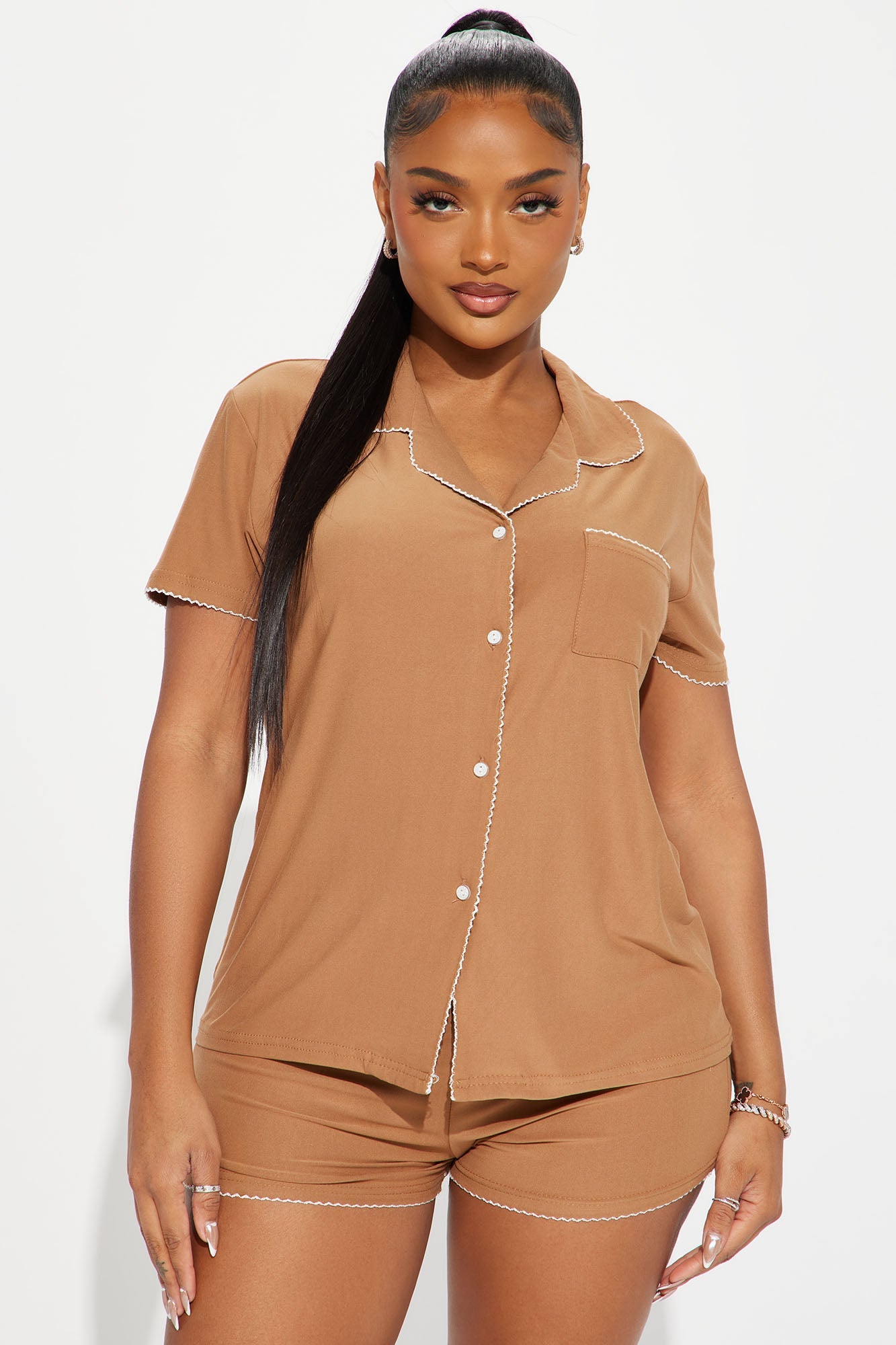 https://cdn.shopify.com/s/files/1/0293/9277/files/11-20-23_STUDIO_1_TH_IM_13-49-33_24_SSSL44_Tan_15128_CM.jpg?v=1700683766