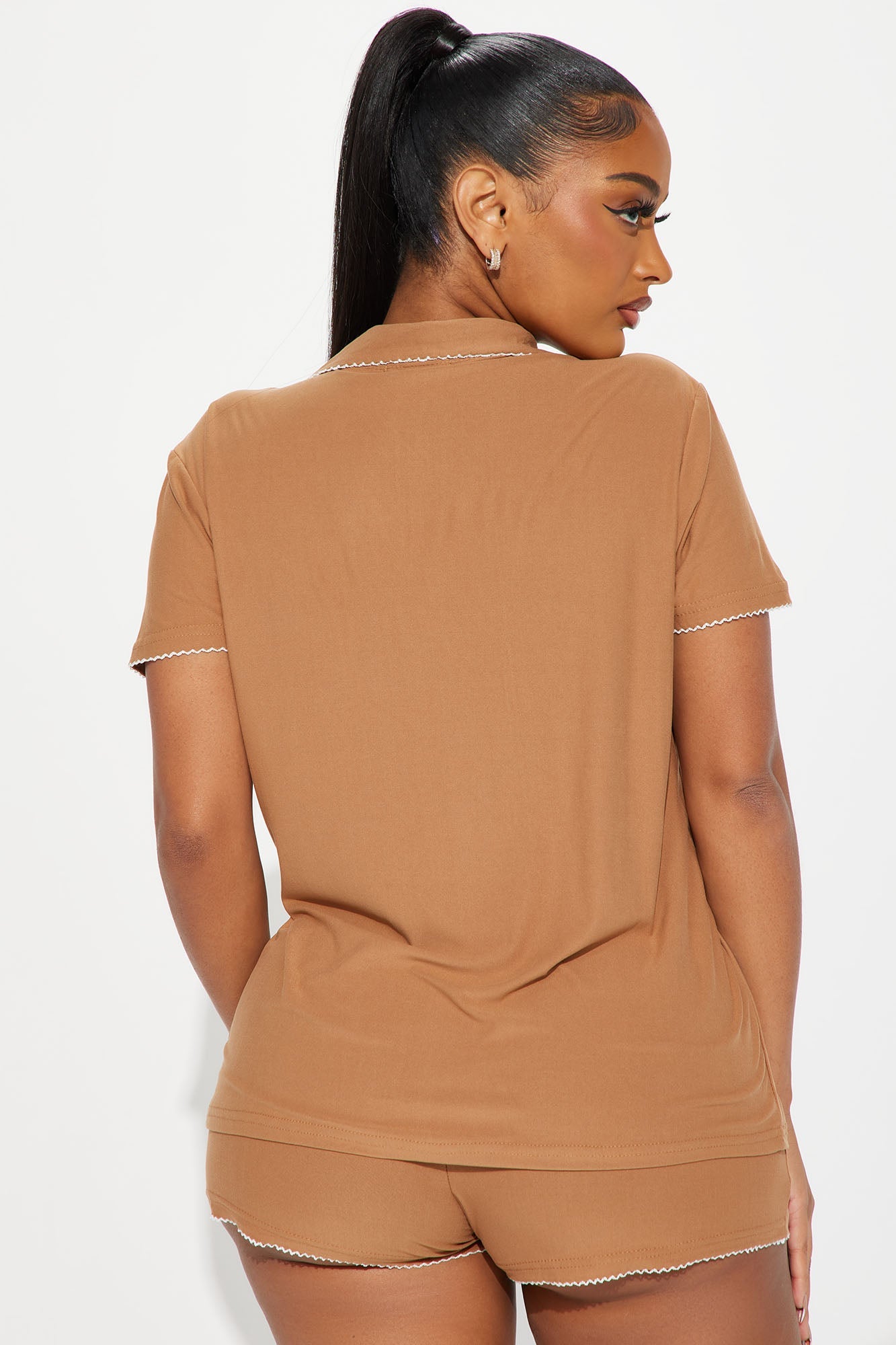 https://cdn.shopify.com/s/files/1/0293/9277/files/11-20-23_STUDIO_1_TH_IM_13-49-43_24_SSSL44_Tan_15132_CM.jpg?v=1700683766