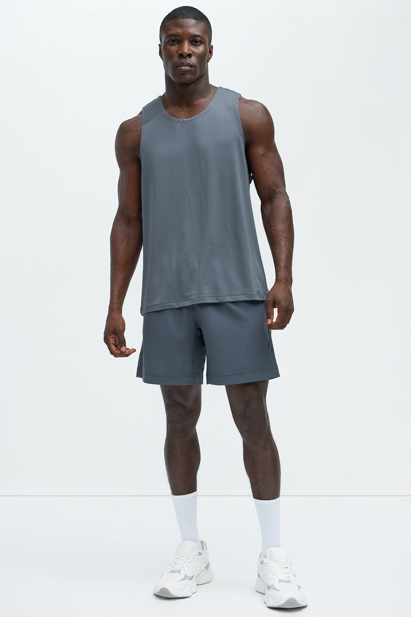 https://cdn.shopify.com/s/files/1/0293/9277/files/11-25-24_S7_6_LC23000889_Charcoal_CZ_DJ_10-00-37_47859_PXF.jpg?v=1732655904