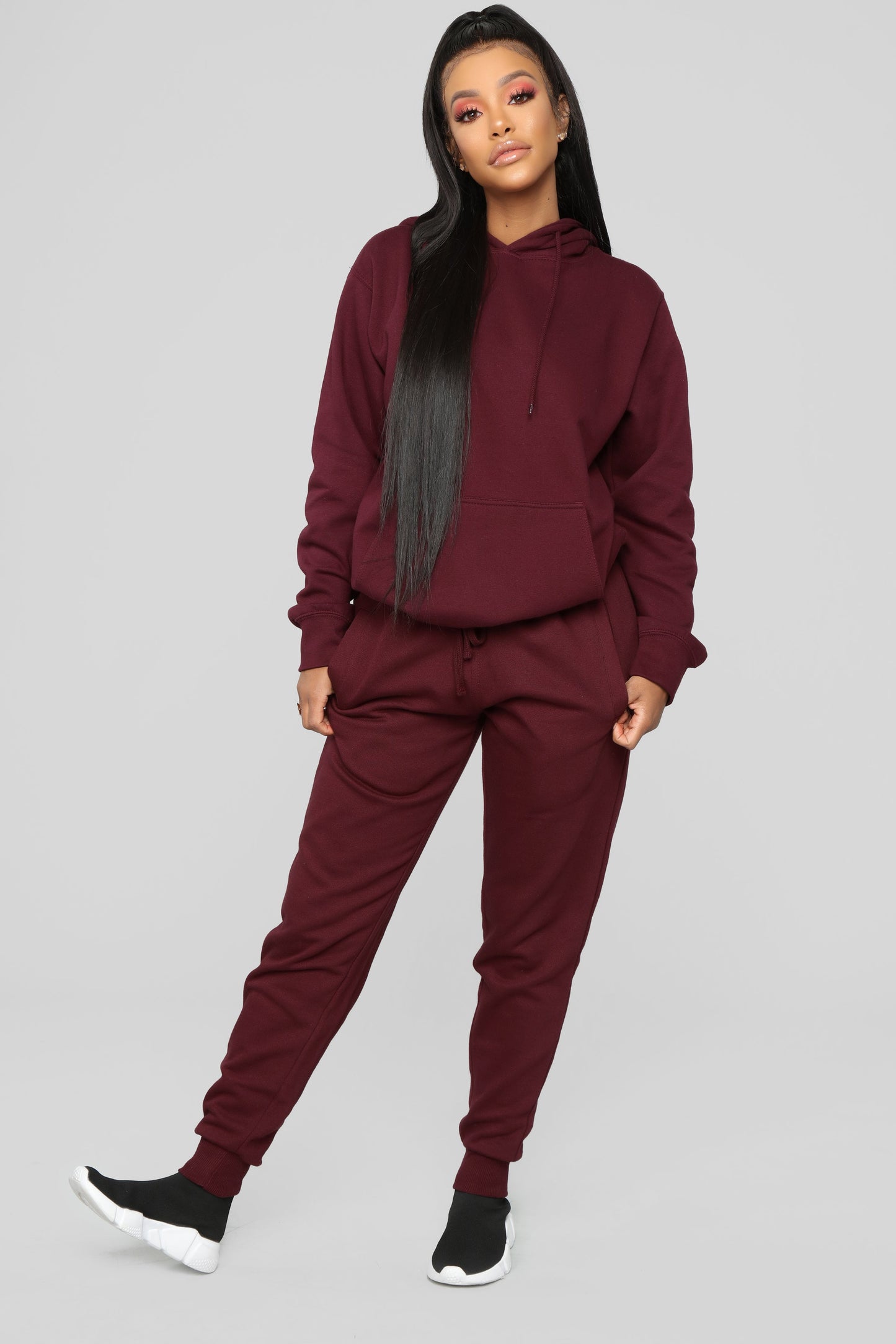https://cdn.shopify.com/s/files/1/0293/9277/products/11-26-18_Studio_2_09-10-17_WMKT40418_Burgundy0424_JD_AG_ba20caf4-0fe5-4fdb-b7a5-5e75ce0849e0.jpg?v=1571439855