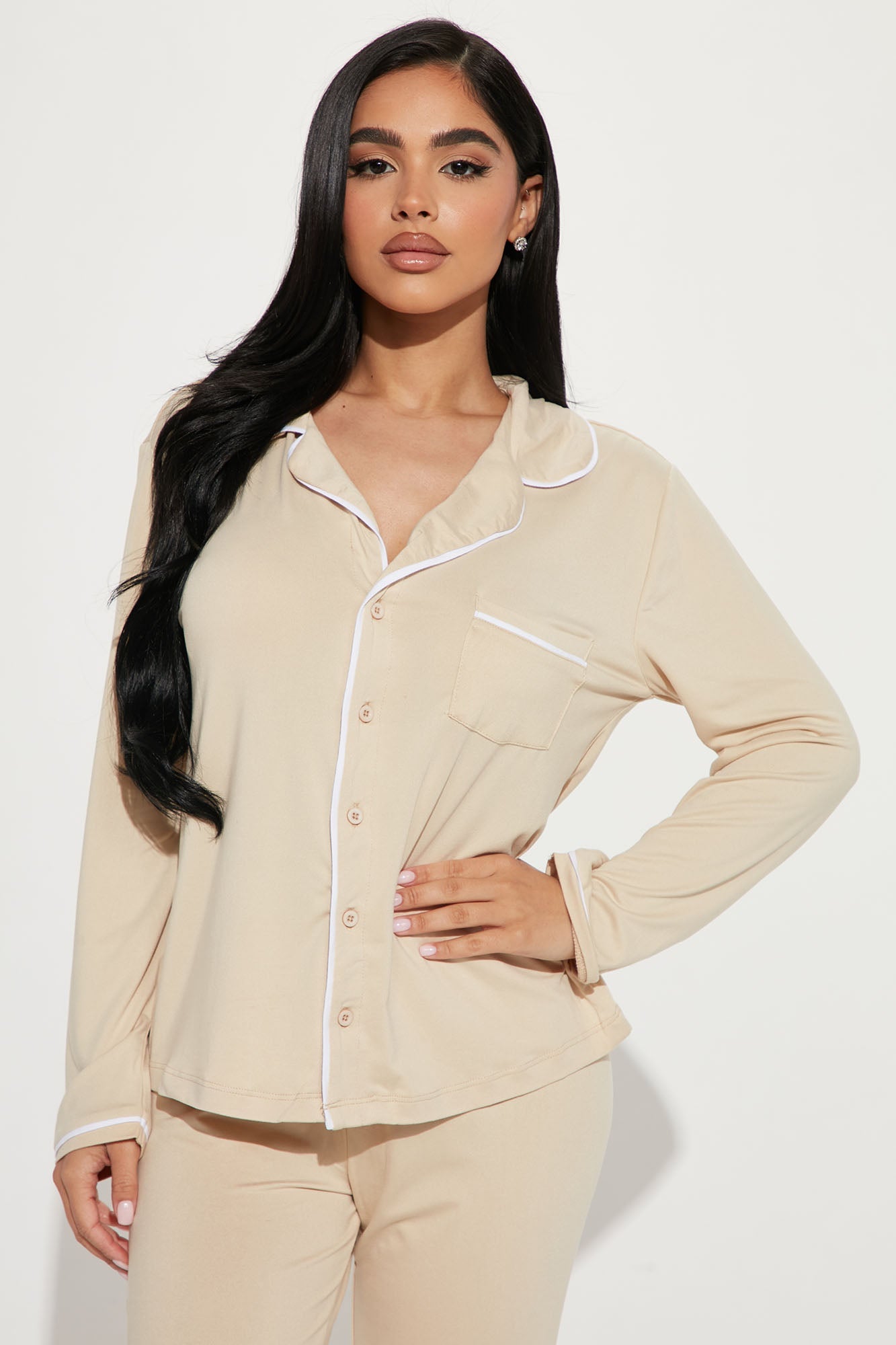 https://cdn.shopify.com/s/files/1/0293/9277/products/12-28-22Studio1_KJ_DJ_11-58-02_34_EN009_Nude_26389_ES.jpg?v=1672771133